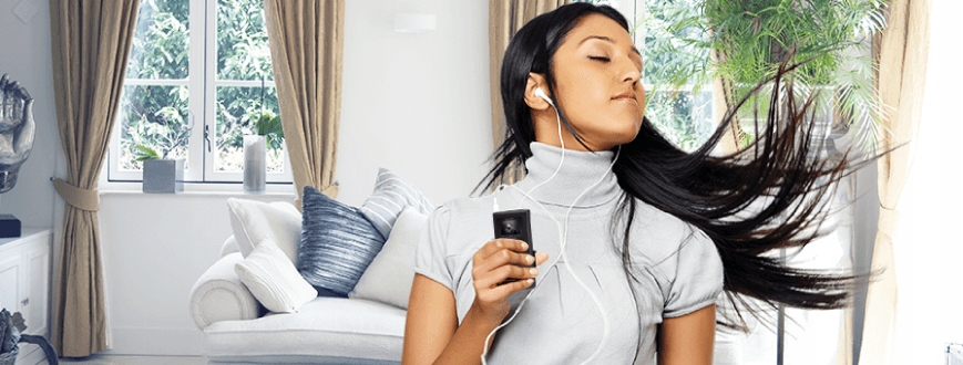 ODTWARZACZ HYUNDAI MP4 / MP3 DO 15h 8GB RADIO FM DYKTAFON SŁUCHAWKI USB Zasilanie akumulatorowe