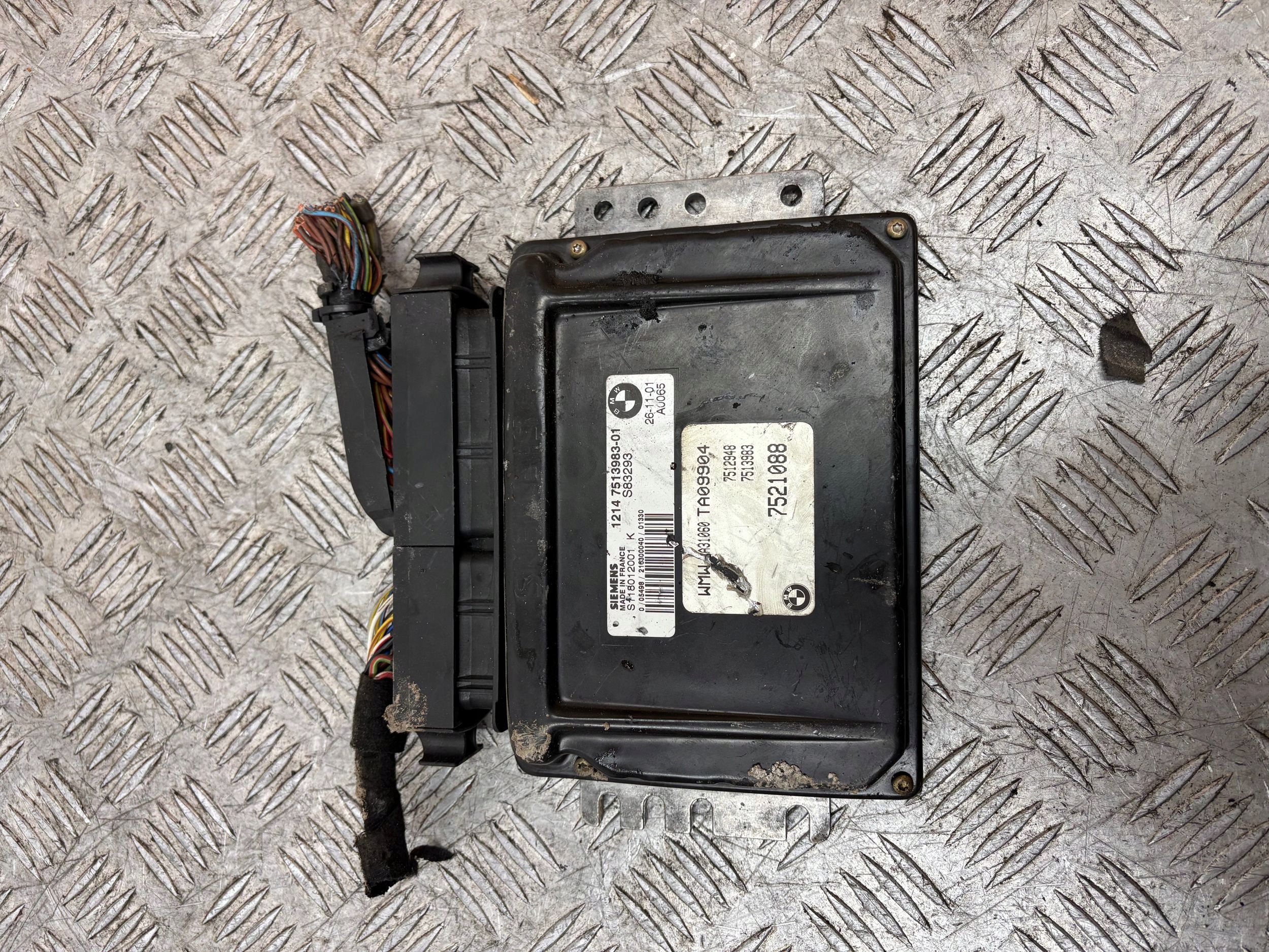 control unit of the engine computer MINI COOPER R50 1.6 7513983-01