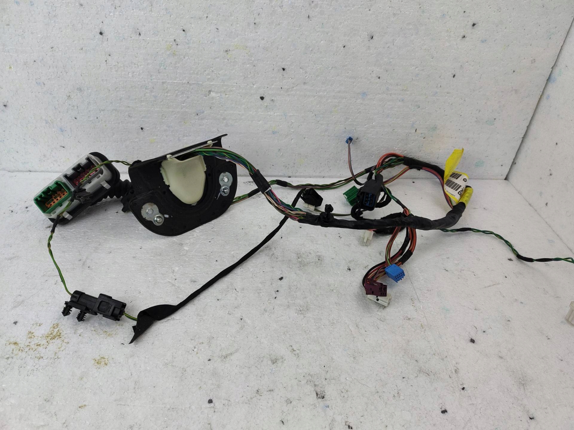bundle wiring door front right side Chrysler Town and Country
