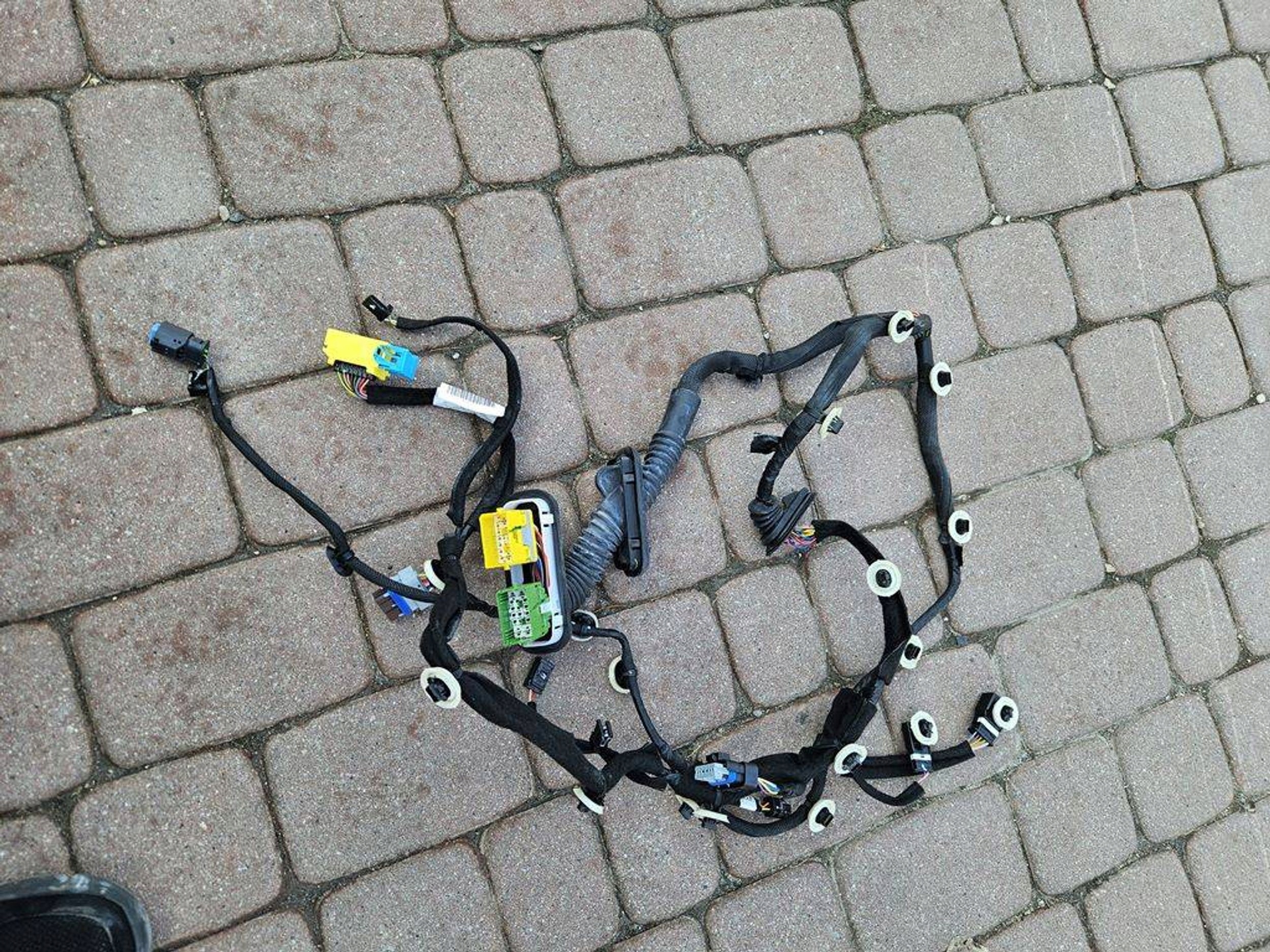 wiring door left front bundle Opel Mokka B 2 9842520680