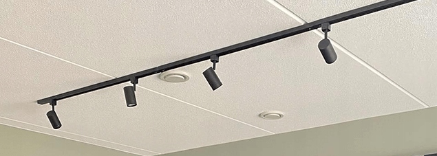 Zestaw osiwtlenia szyna oświetleniowa 4 lampy Maksymalna moc pojedynczego źródła światła 1500 W