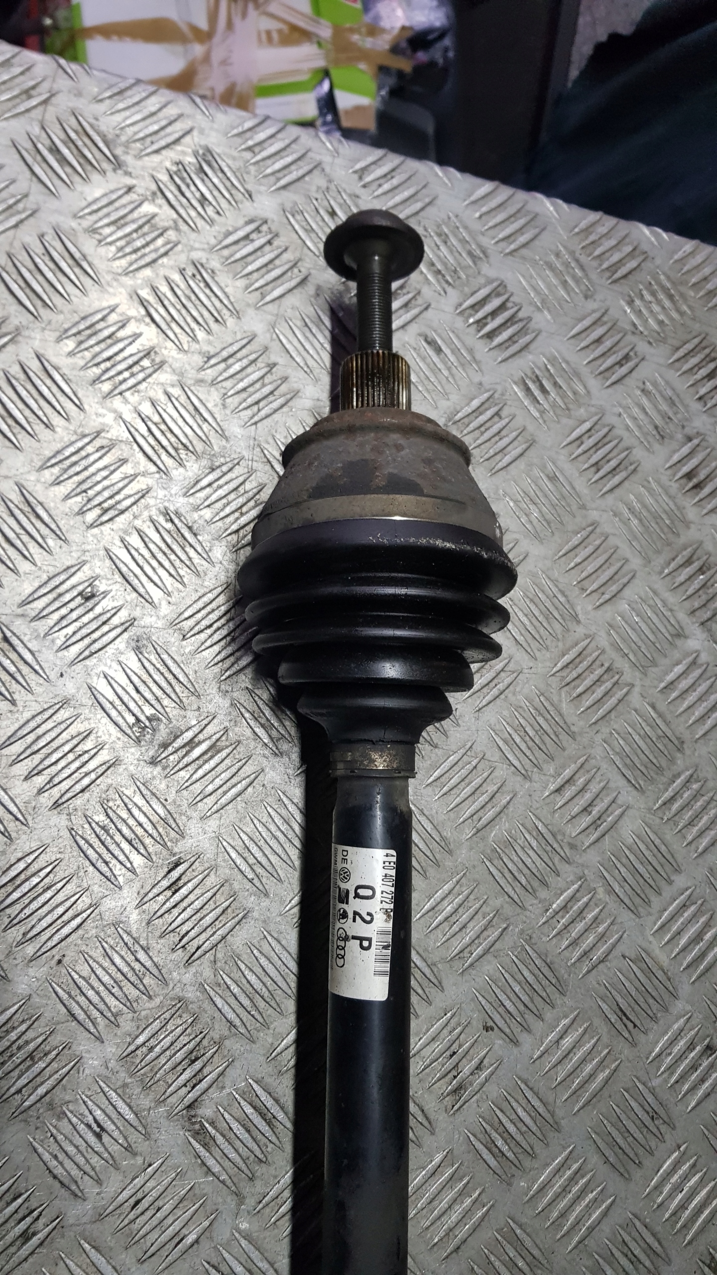 AUDI A8 D3 3.0 TDI semi-axis left front 4e0407271p