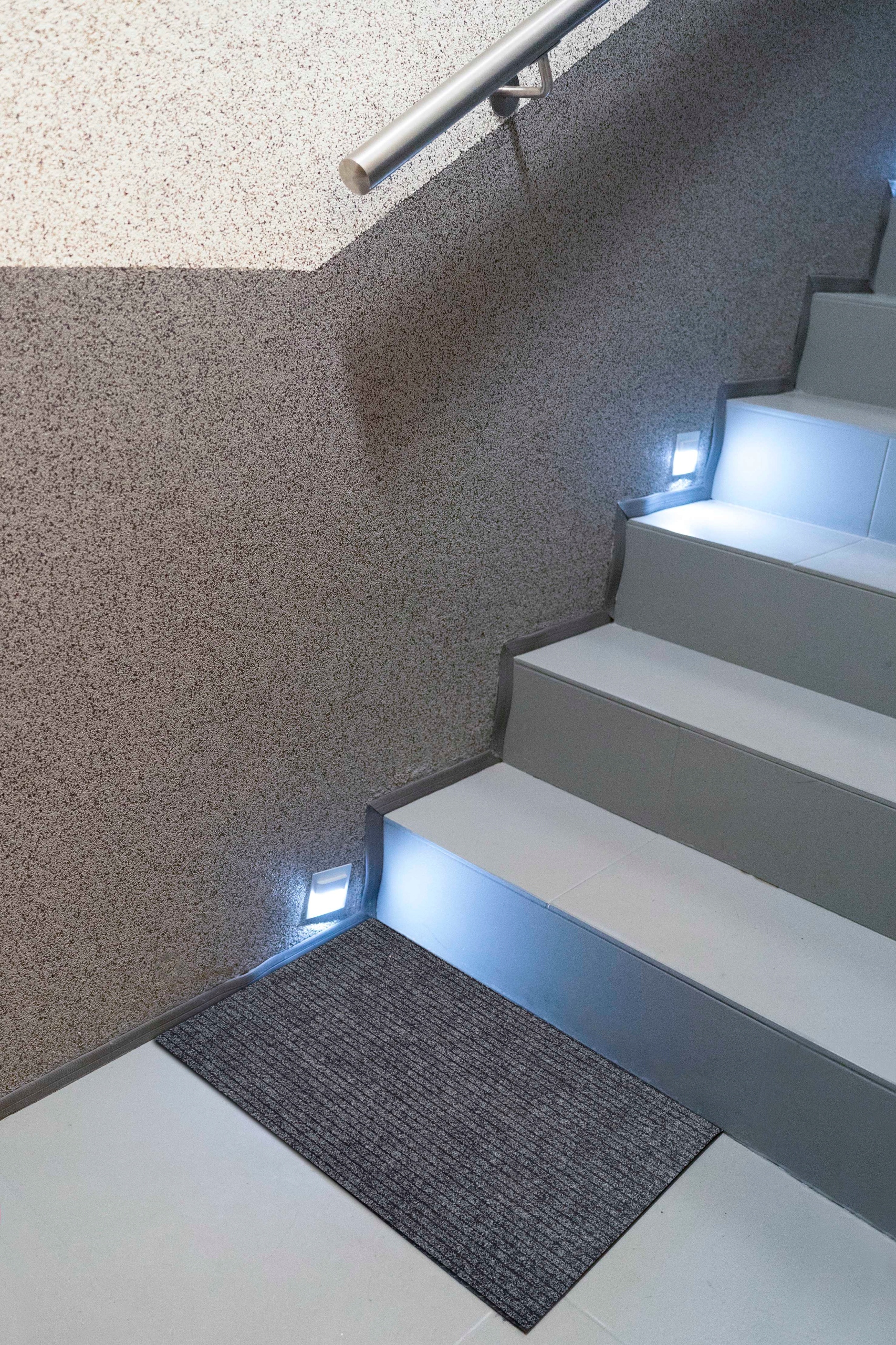 WYCIERACZKA WEJŚCIOWA POD DRZWI DO BUTÓW 50x70 cm Długość 50 cm