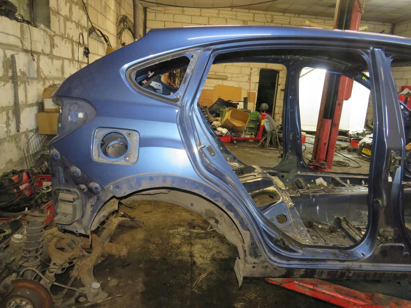 PAS TYLNY TYŁ DUPA ĆWIARTKA SUBARU XV Typ samochodu 4x4/SUV
