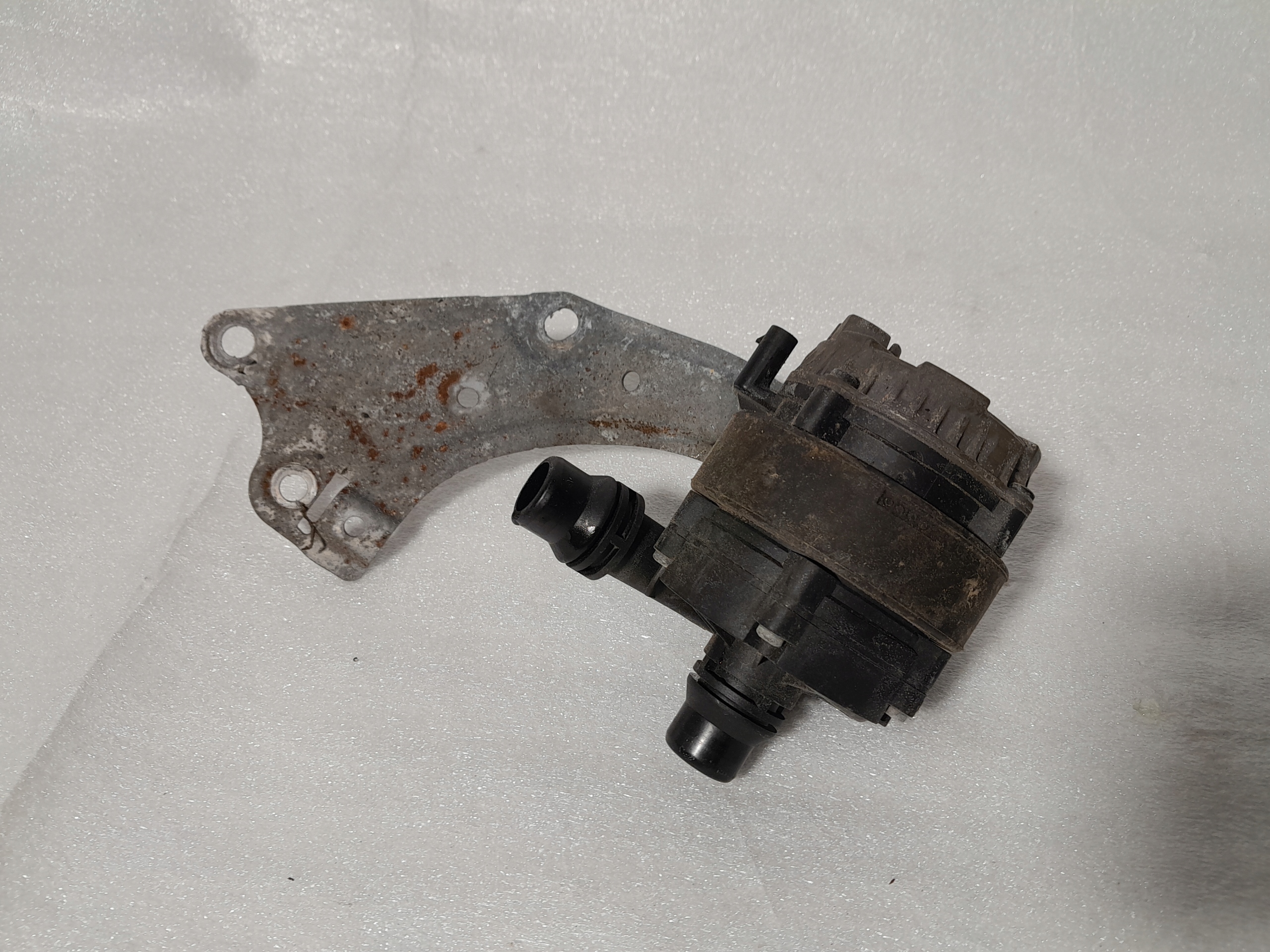 BMW G07 X7 supplementary water pump 6834936