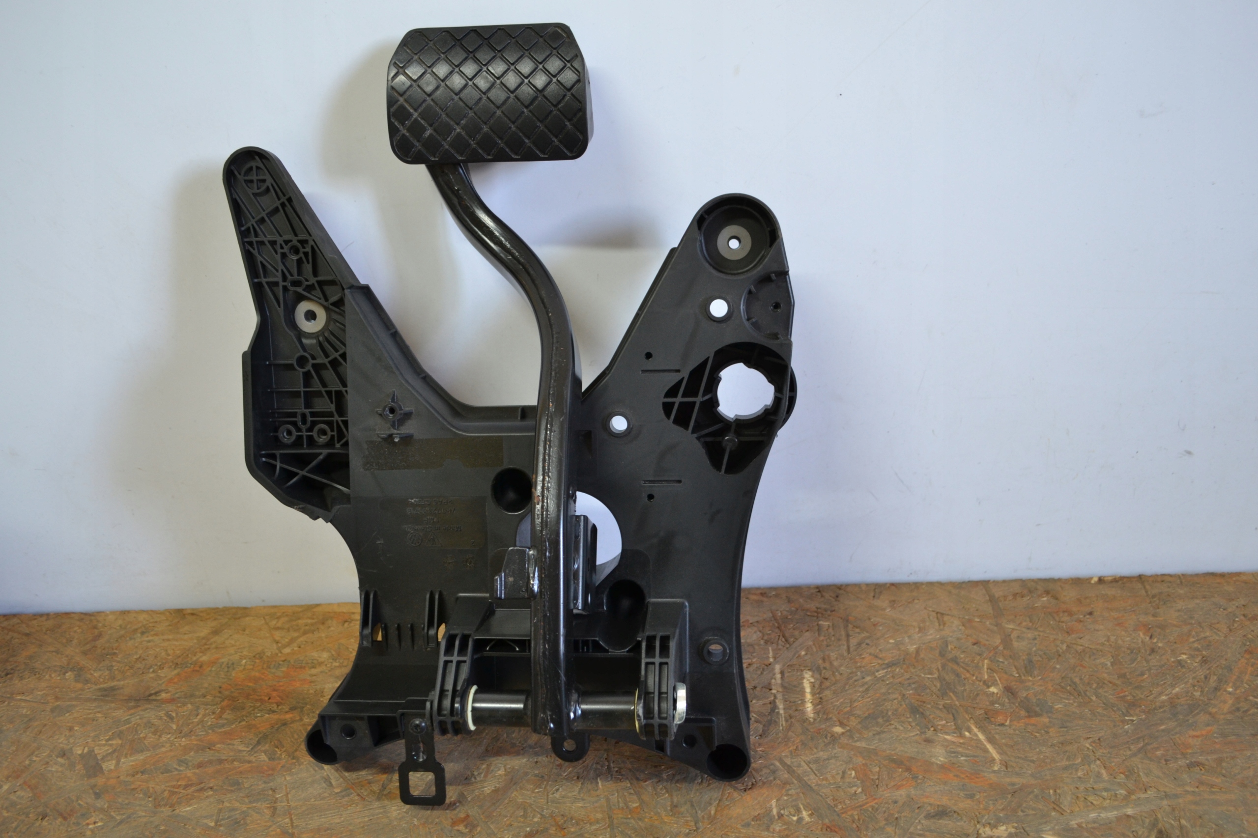 педаль тормоза vw TOUAREG 7P0723117B 7P0723031AD