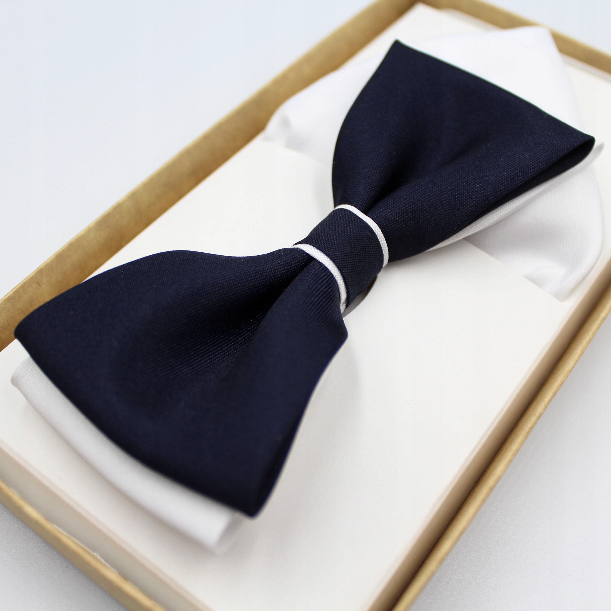 

Muszka Mucha Granat Biała Do Garnituru