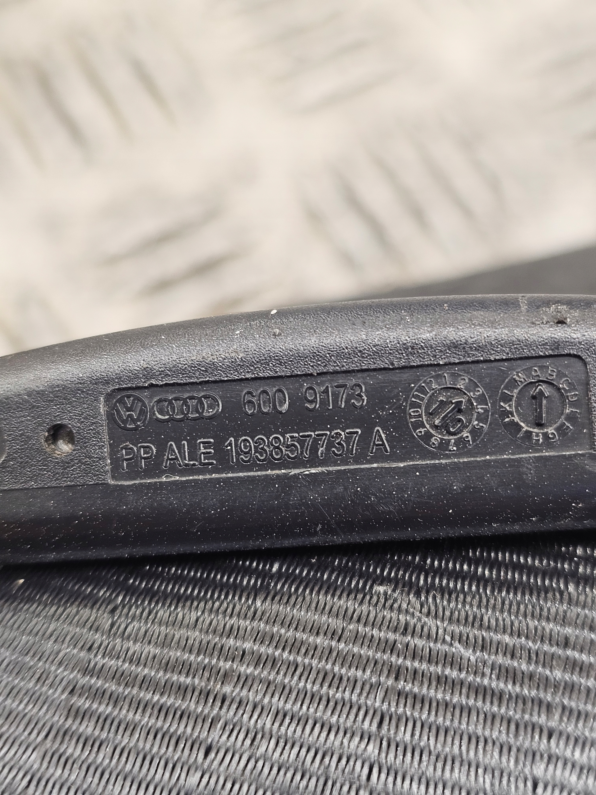 Gurten Sicherheits links heck SKODA OCTAVIA MK2 1Z0857447E