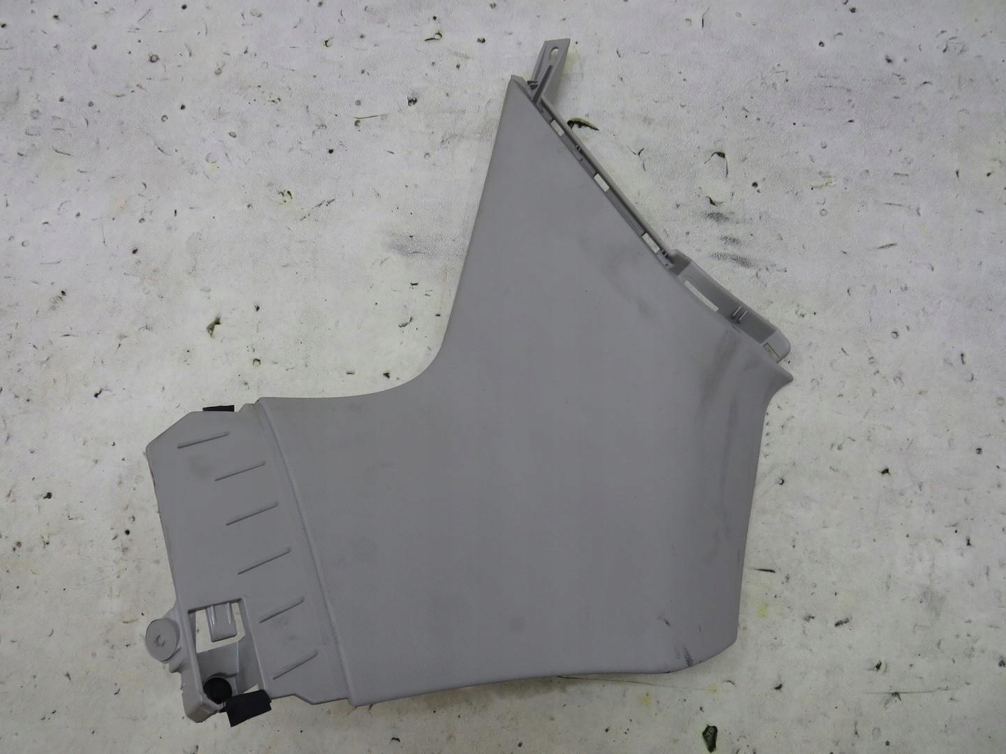 OSŁONA SŁUPKA PRAWY TYŁ AUDI Q5 8R