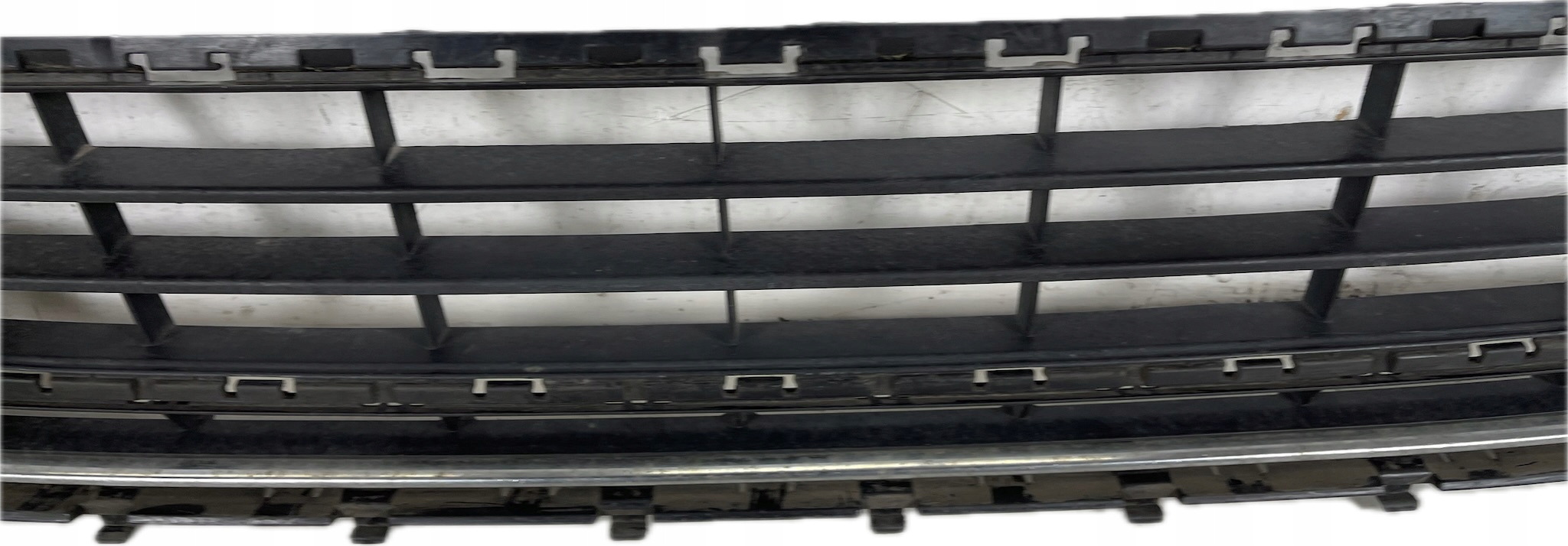 grid of a bumper central front VW GOLF VII 7 5G0853677A