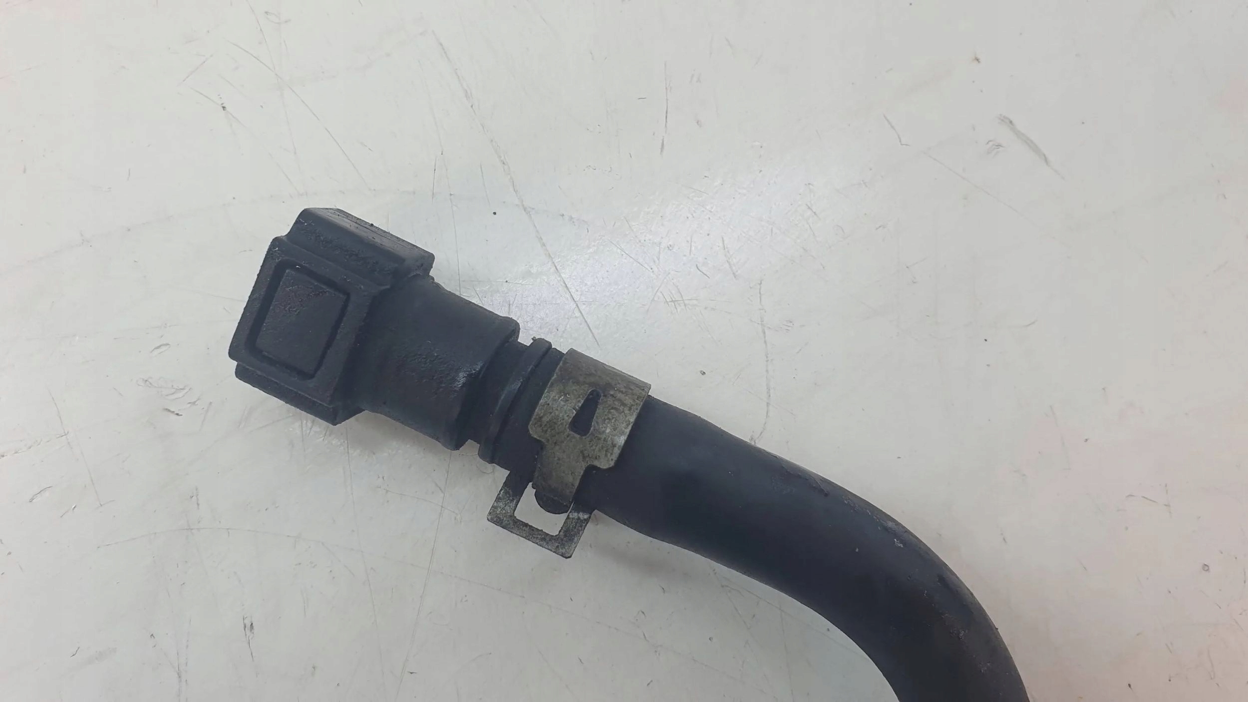 Renault Trafic II 2 Opel Vivaro 1.9 DCI fuel line hose