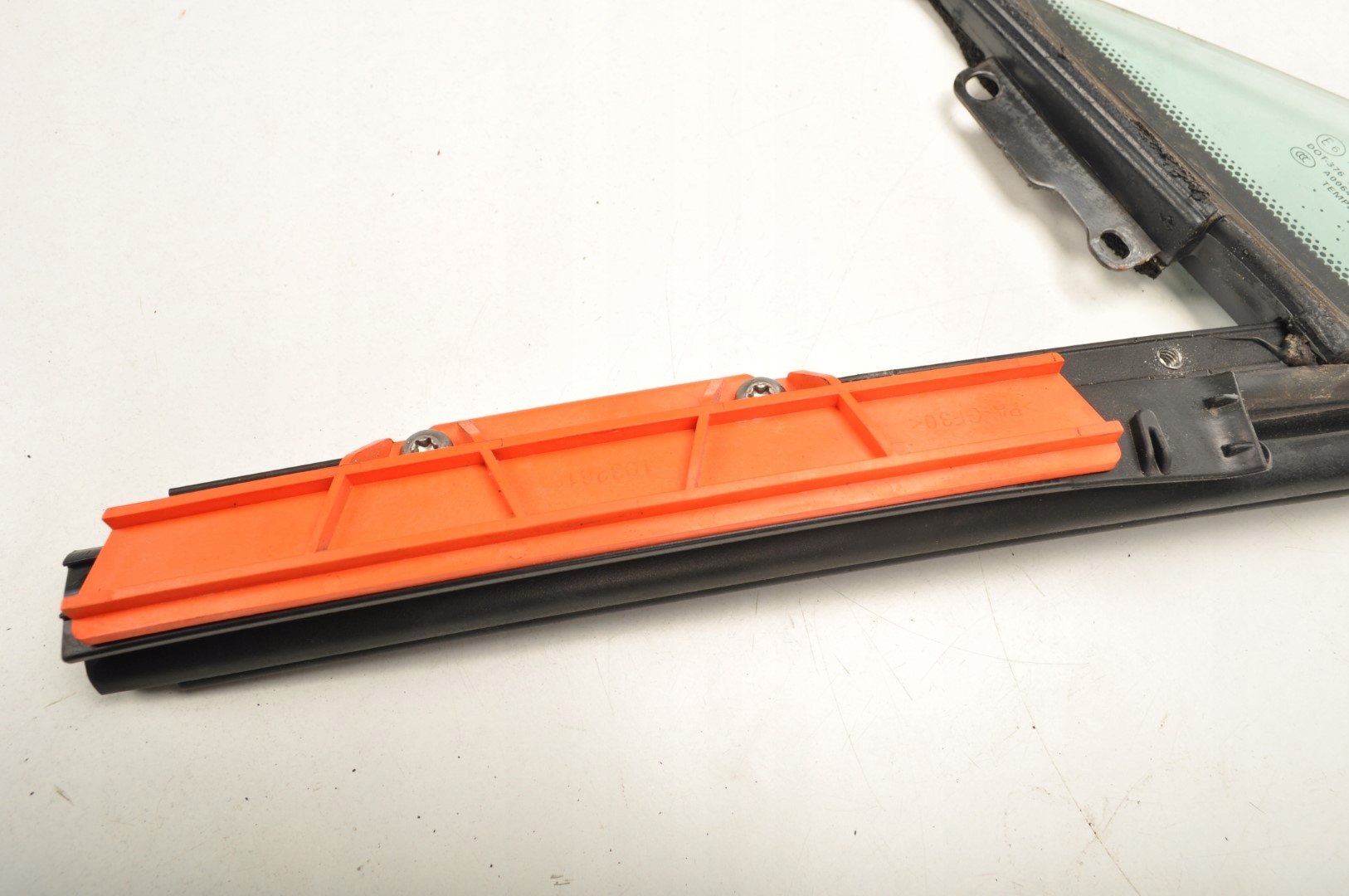 Tesla Model S SZYBA KAROSERYJNA LEWA PRZEDNIA PRZÓD P2 43R-001074 Producent części Tesla