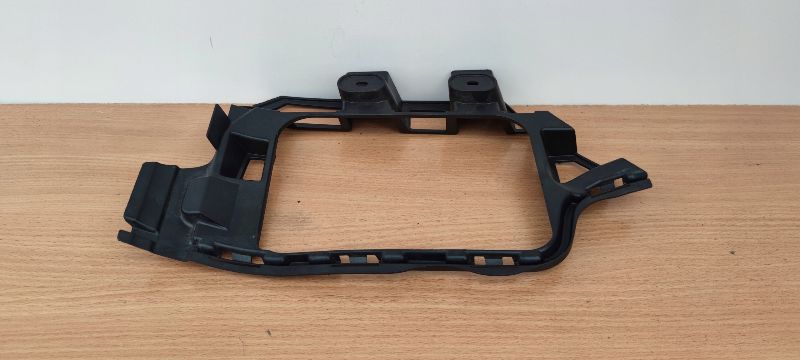 bumper bracket right rear part VW TOUAREG 7P holder