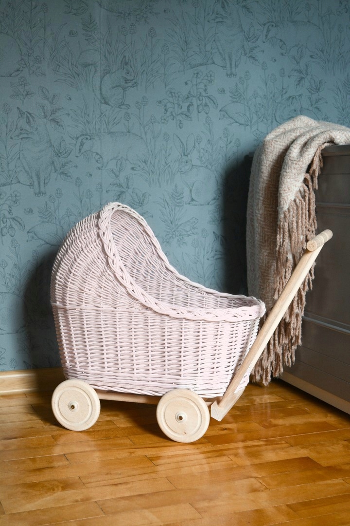 Wózek wiklinowy dla lalek niski RÓŻ pchacz Marka inna