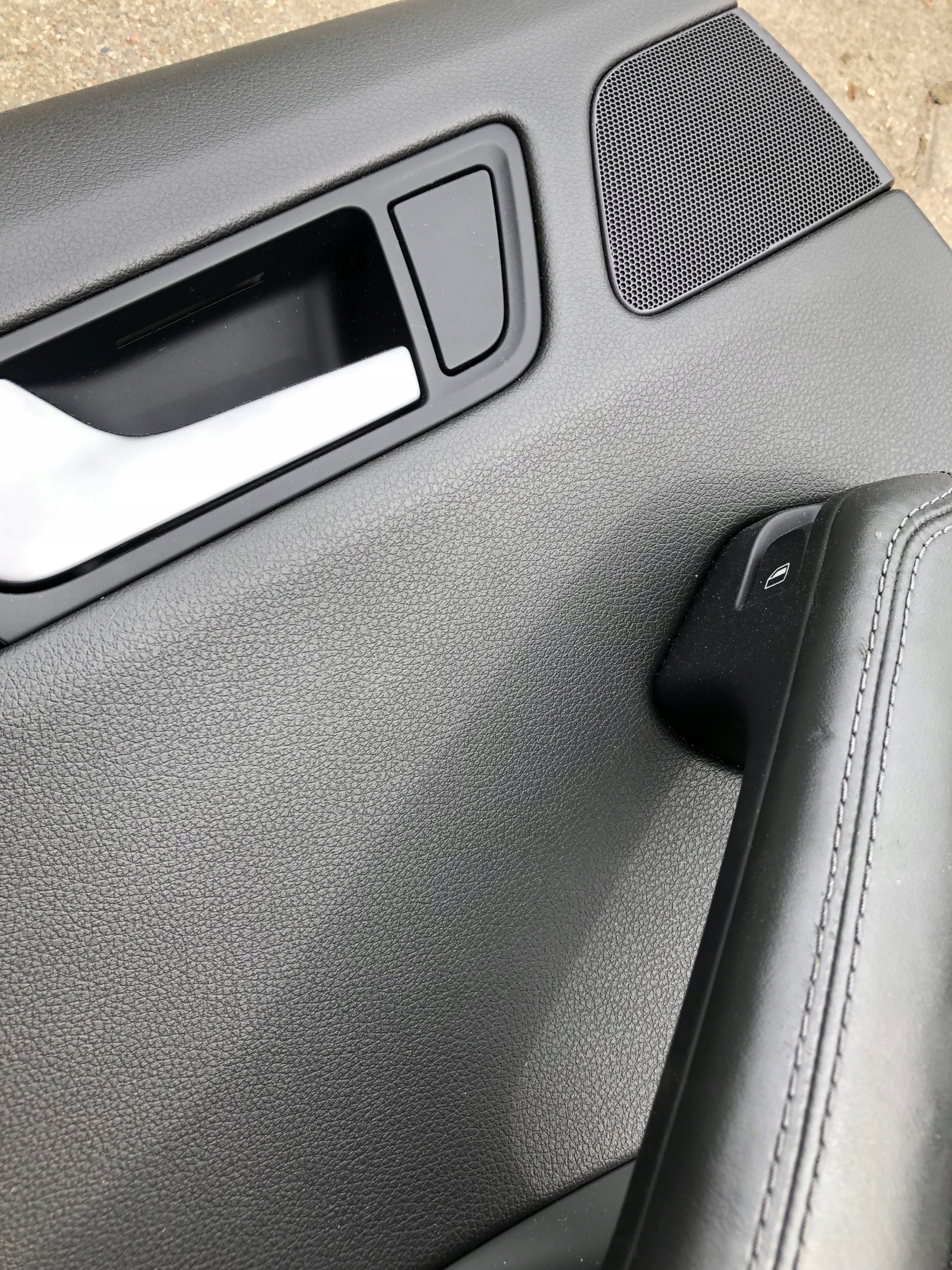 AUDI Q5 side upholstery left rear part leather 0192