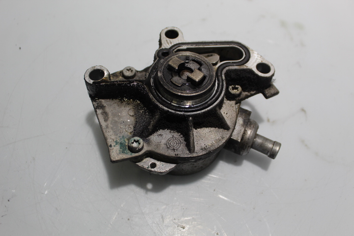 038145101 - НАСОС VACUM VOLKSWAGEN POLO IV 1.9 SDI