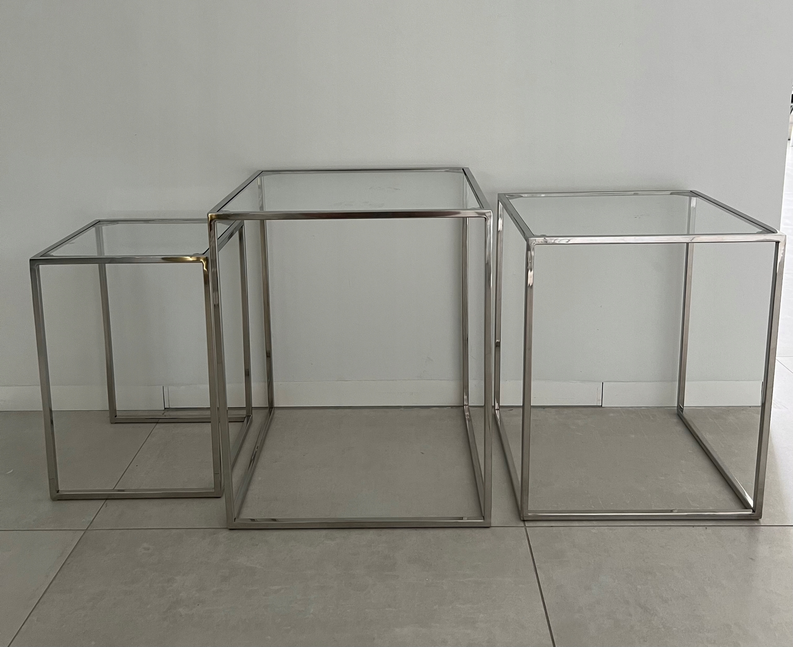 Kovové Stolky Komplet 3 Kusů Moderní Skleněné