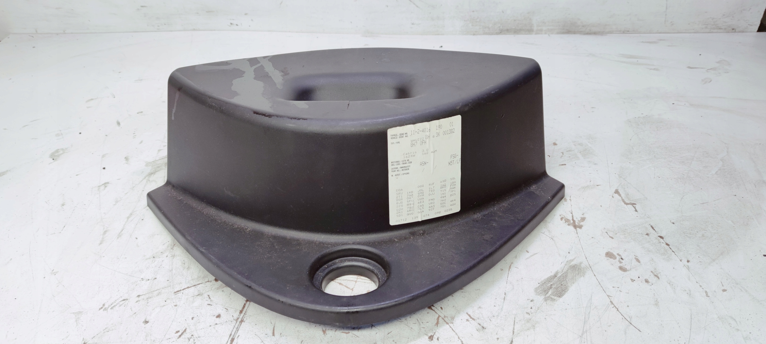 ZAŚLEPKA WKŁADKU KOŁA ZAPASOWEGO AUDI A4 8E5012116