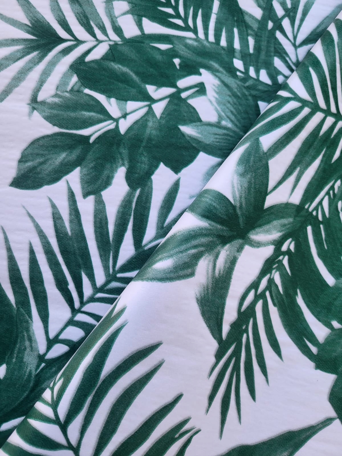 Zelené listy, ozdobný papír 100 listů 50x75 cm