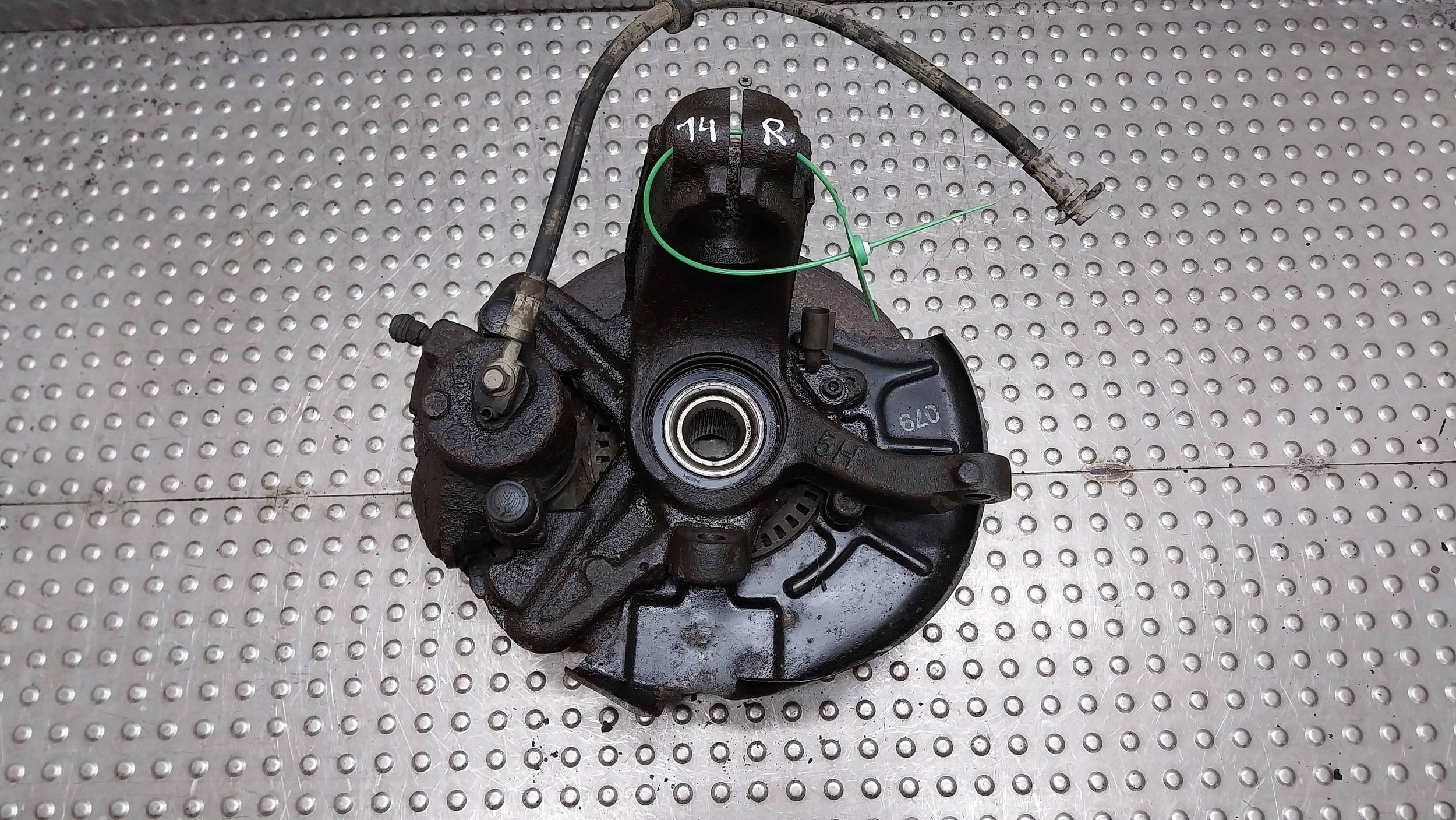 Mozzo FUSELLO Destra Anteriore 1J0407256N VW GOLF IV A3 8L OCTAVIA e LEON e 1.6B