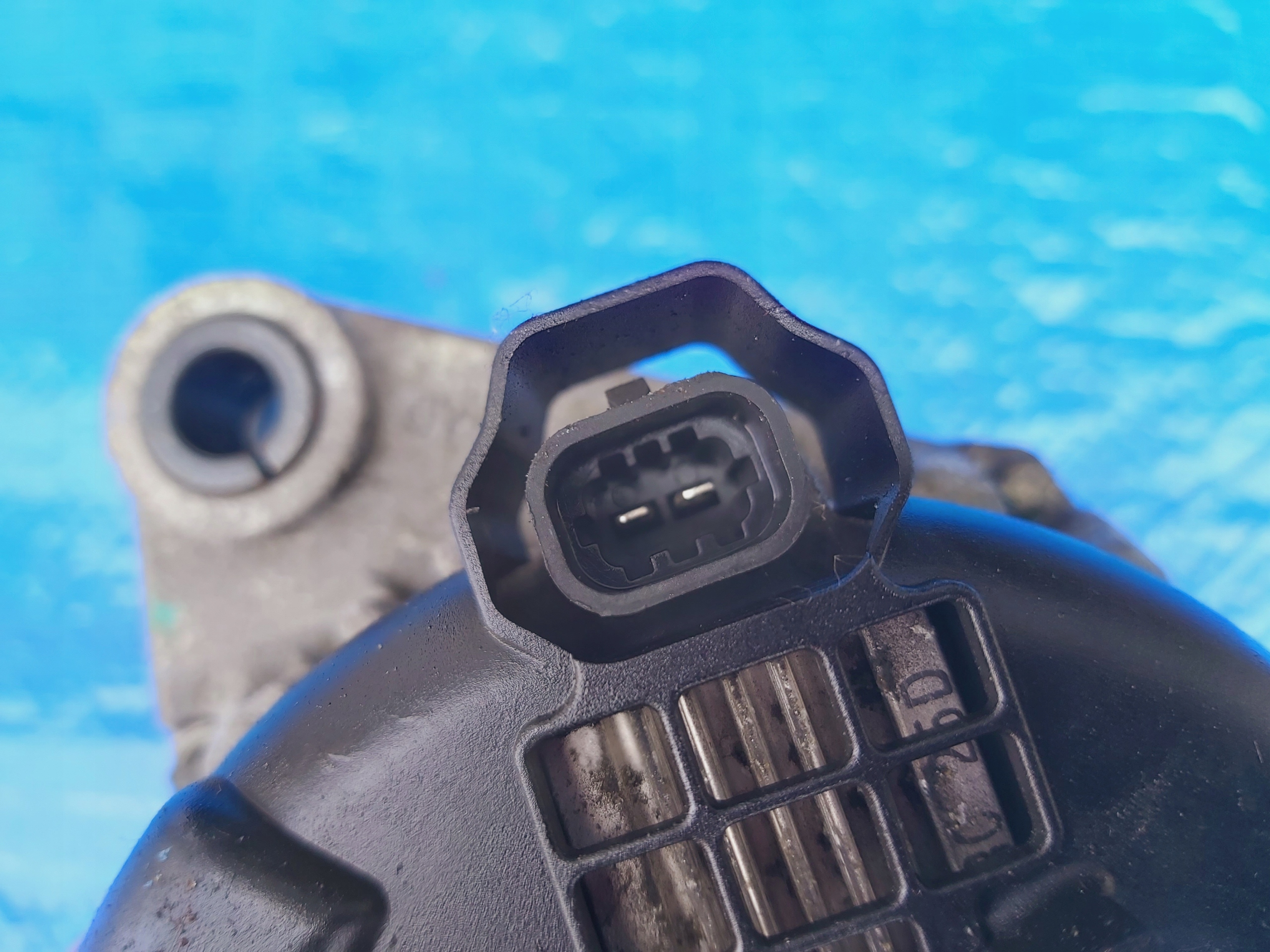 OPEL-CZĘŚCI Insignia A Alternator 2.0 13502583 BJ Wersja Europejska