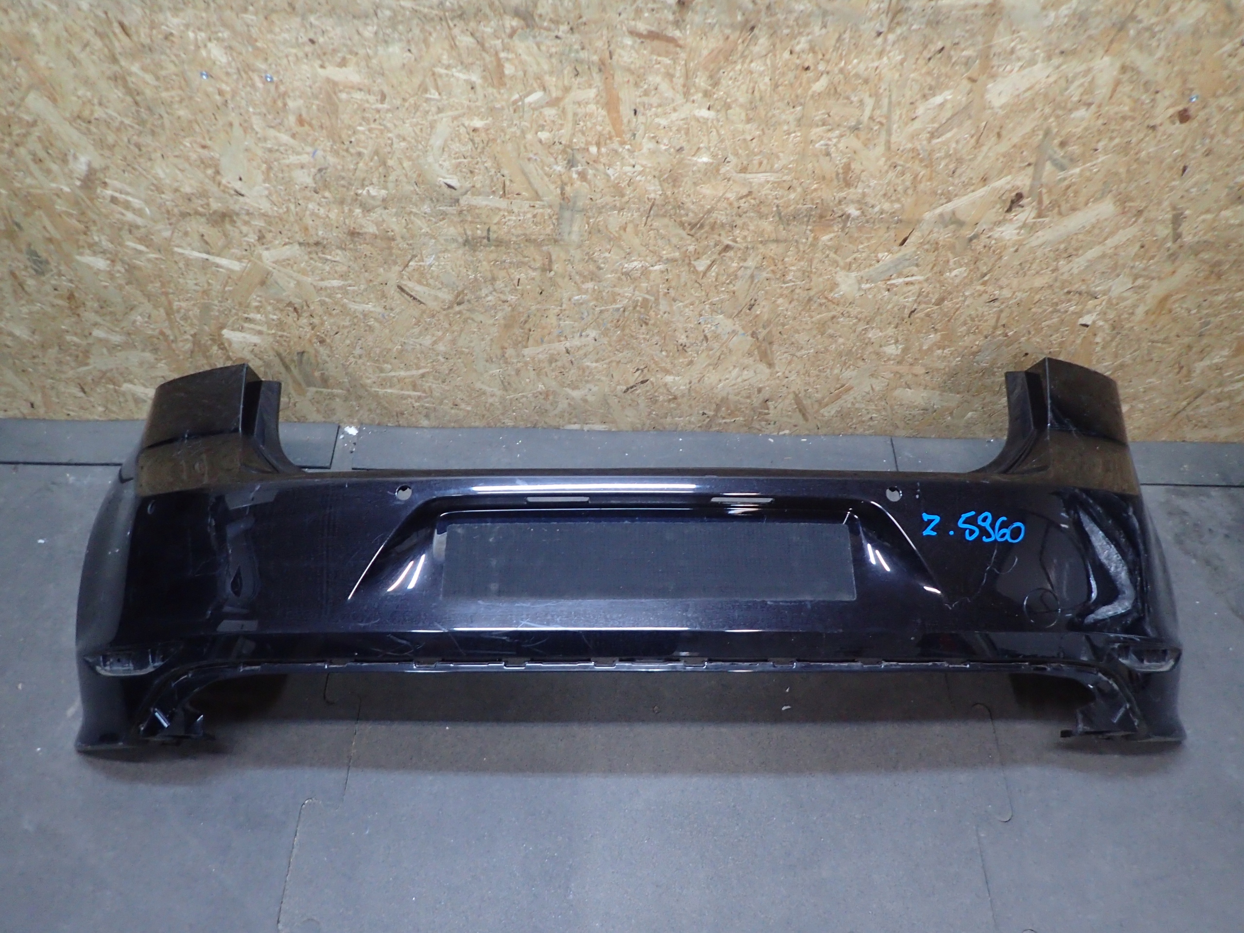 БАМПЕР ЗАД. VW GOLF VII 7 HB R20