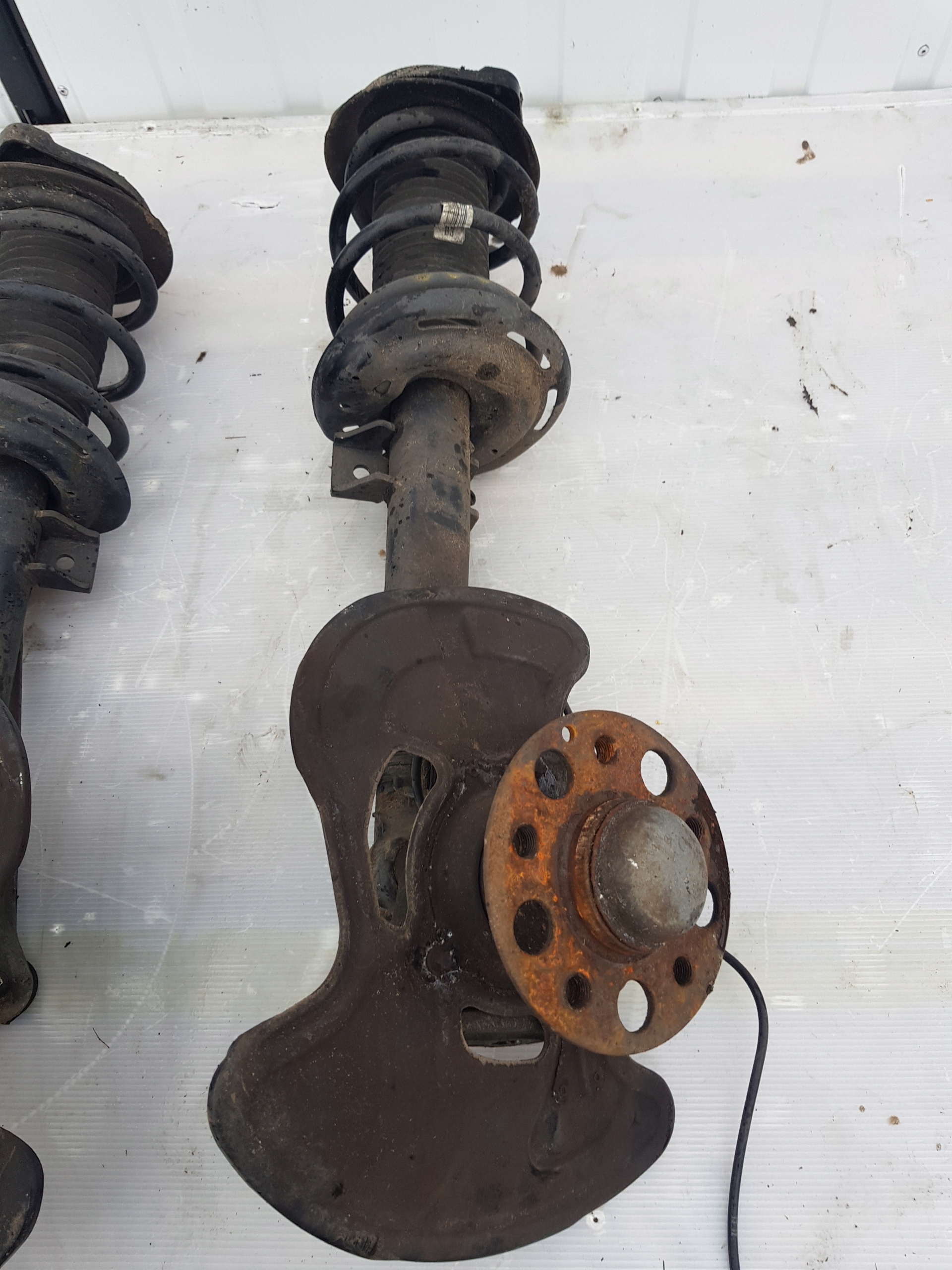 MERCEDES W207 FL E350 AMORTYZATOR PRAWY LEWY ZWROTNICA PRZÓD A2073204138 Producent części Mercedes