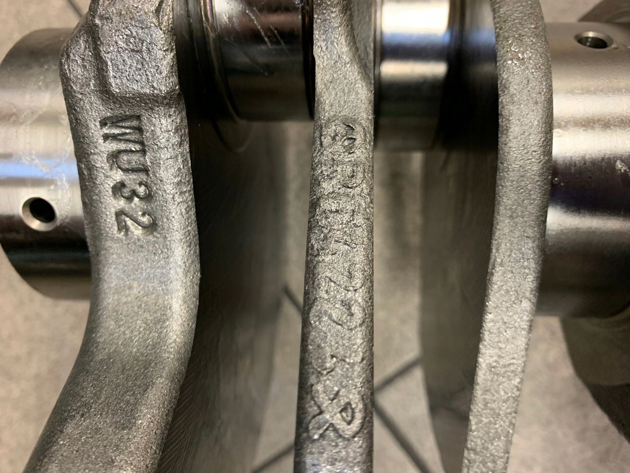 WAŁ KORBOWY NOWY OE MERCEDES 642 3.0CDI R64224 Numer katalogowy części R64224