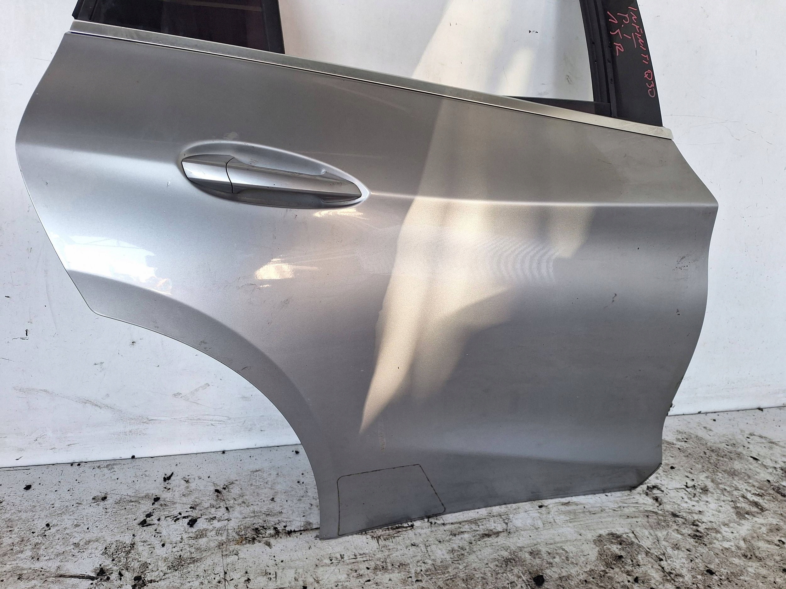 INFINITI Q30 15-19 Tür rechts heck