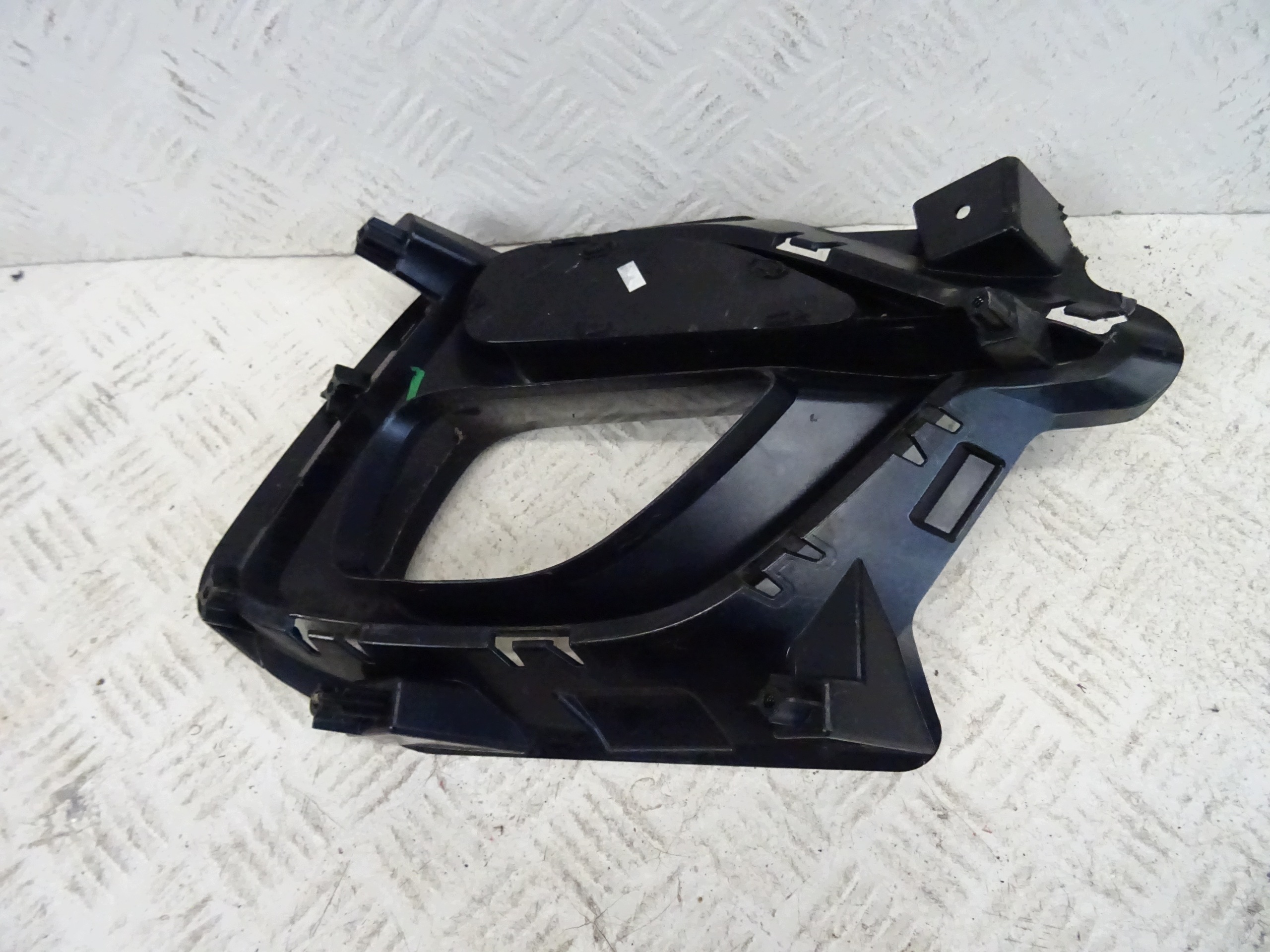 grid of a bumper left rear part MG ZS II LIFT 10694868