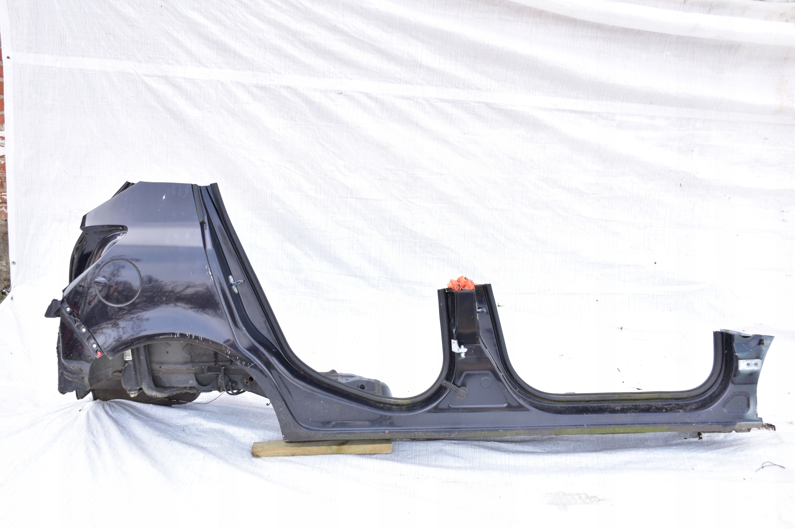 OPEL CORSA D BŁOTNIK PRAWY TYLNY Z20R