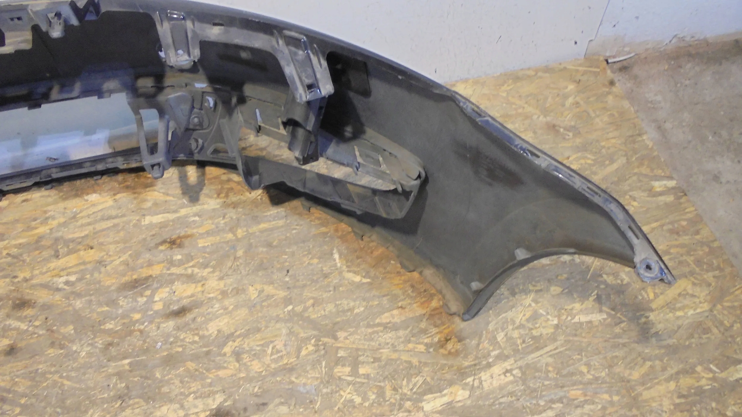 bumper front 6R0807221 Volkswagen Polo 08