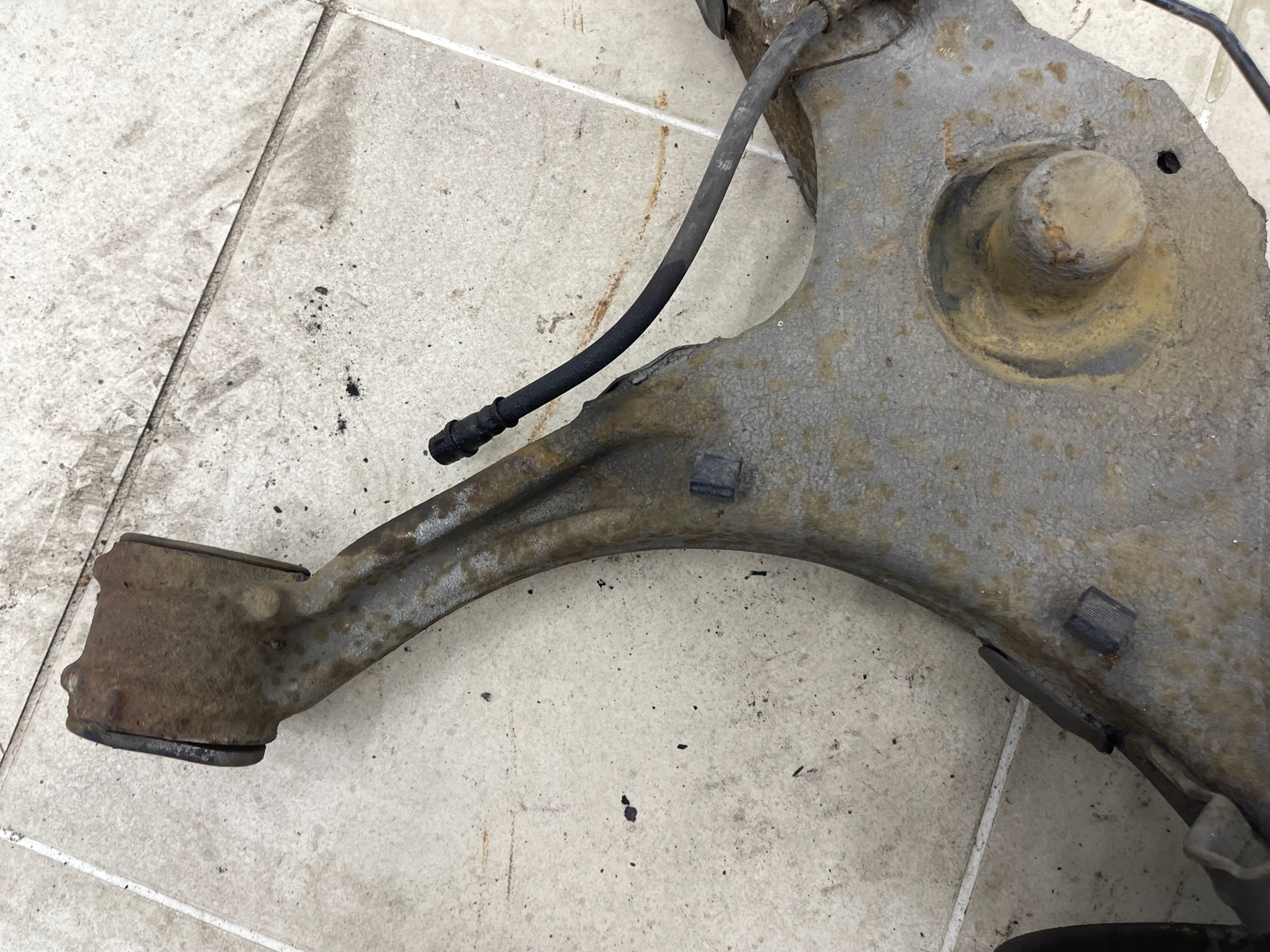 VW T5 LIFT 2.0 TDI arm left rear part swing 7H0501413D