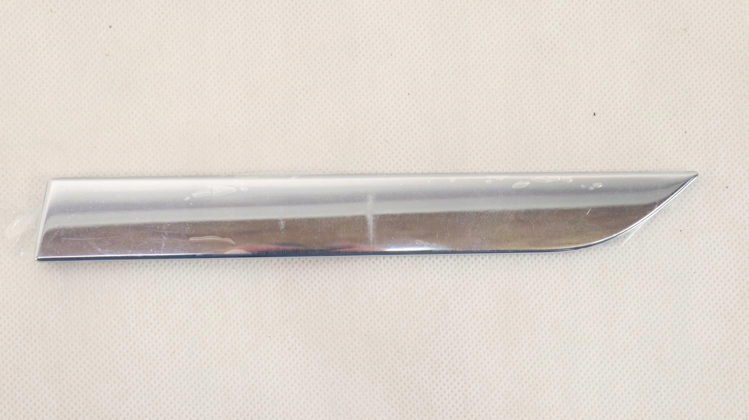 TESLA MODEL X KLAMKI DRZWI CHROM LEWA 1046559 00 B Part number 1046559 00 B