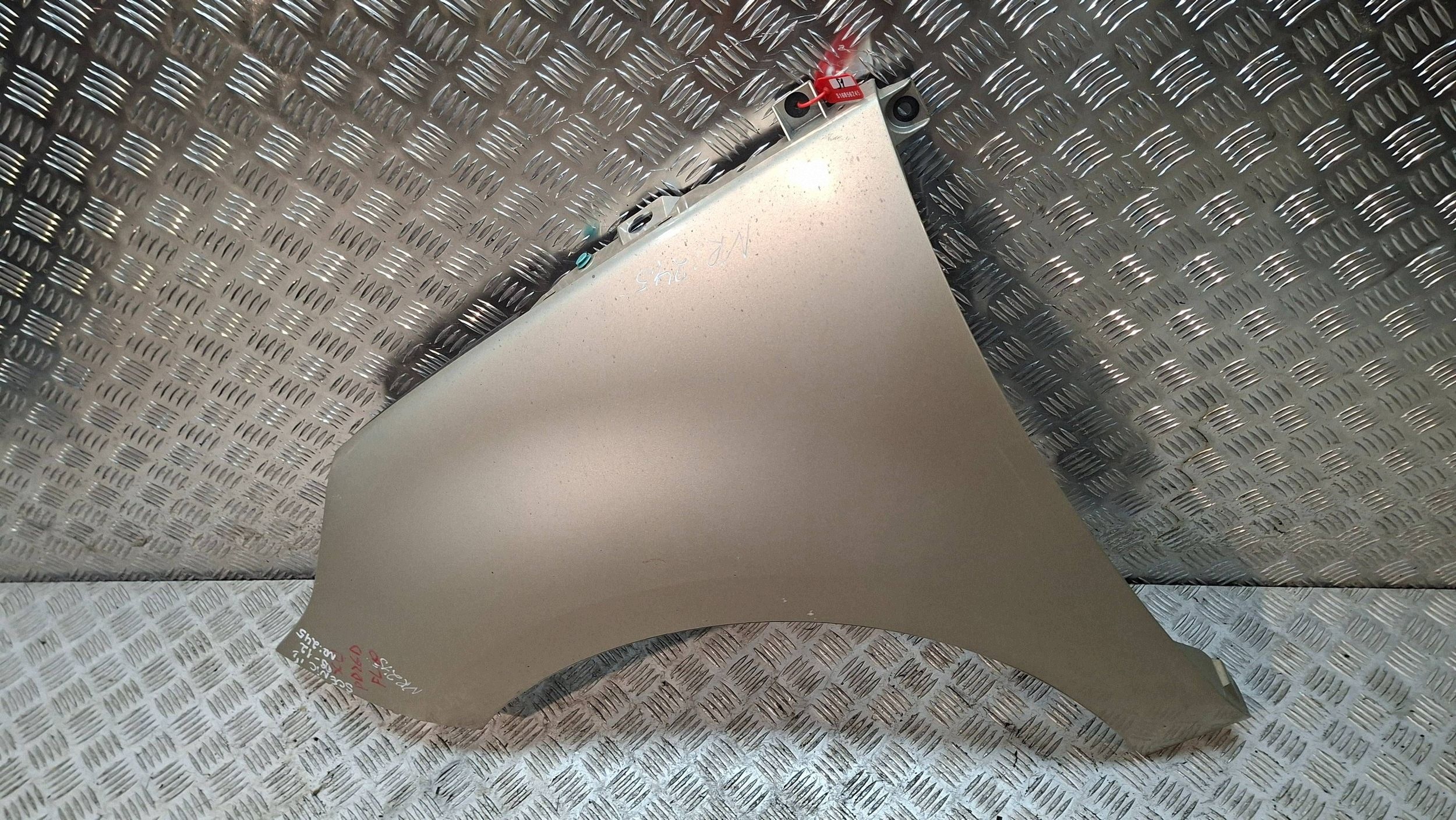 fender front left 631010075R RENAULT SCENIC III 2009-2012