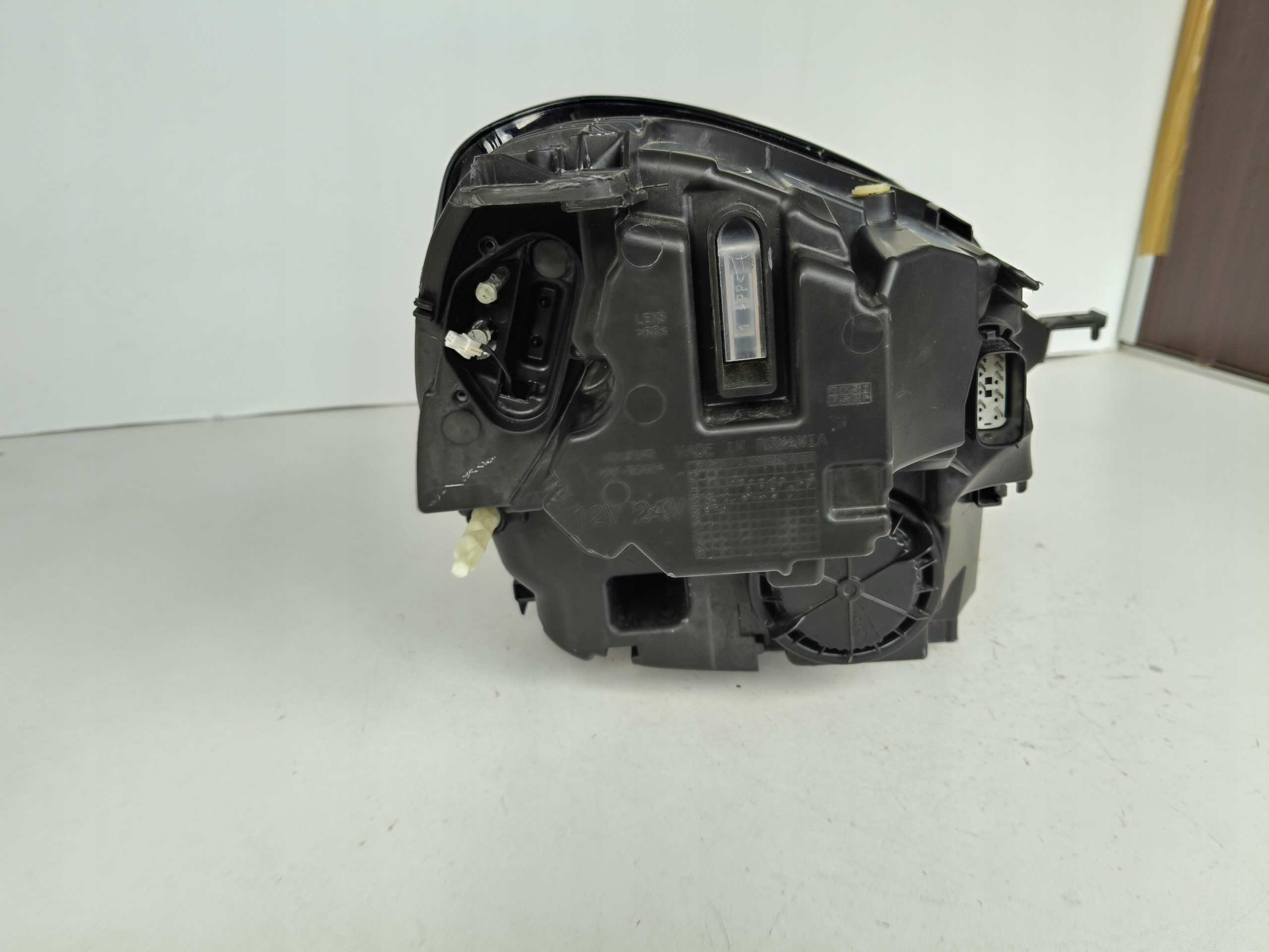 light left REFLEKTOR FORD PUMA 19- LED