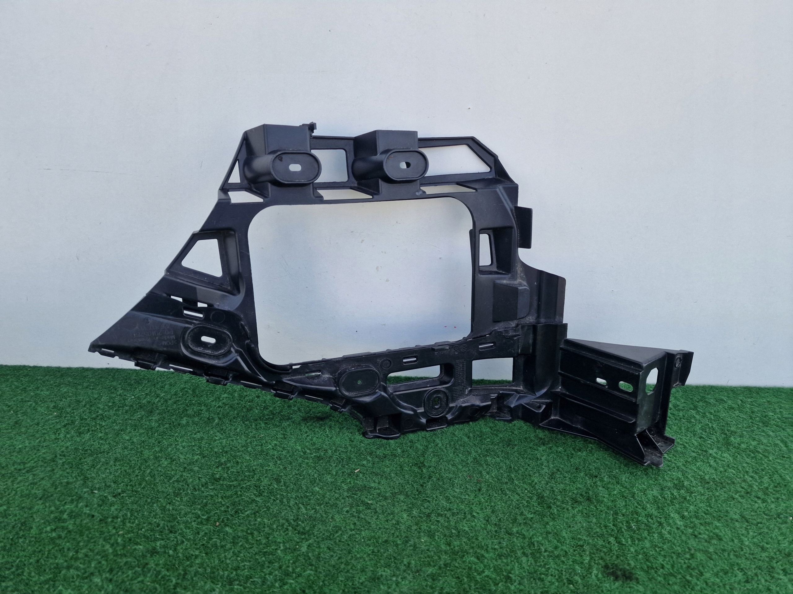 VW TOUAREG 7P bumper bracket left rear part console 7P6807393 K93/663Y