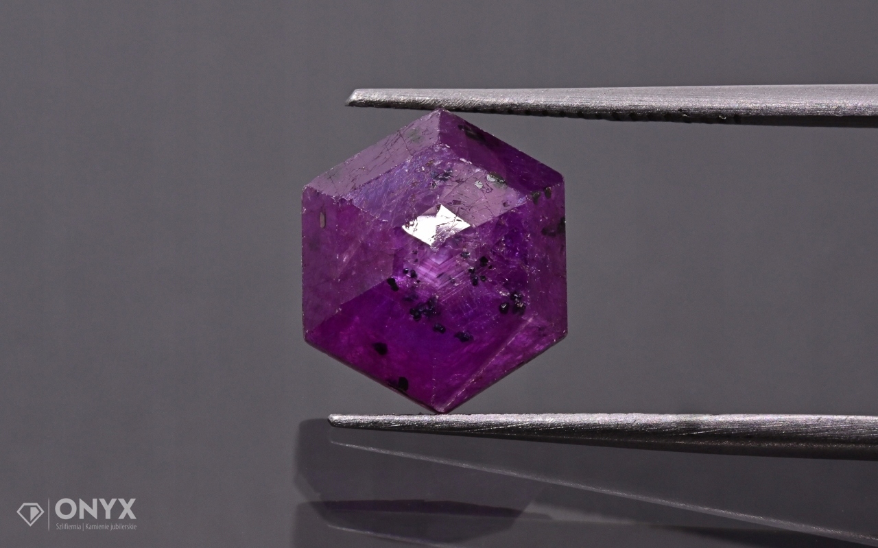 Rubín fazetovaná rozeta hexagon 10,5x10,5 mm