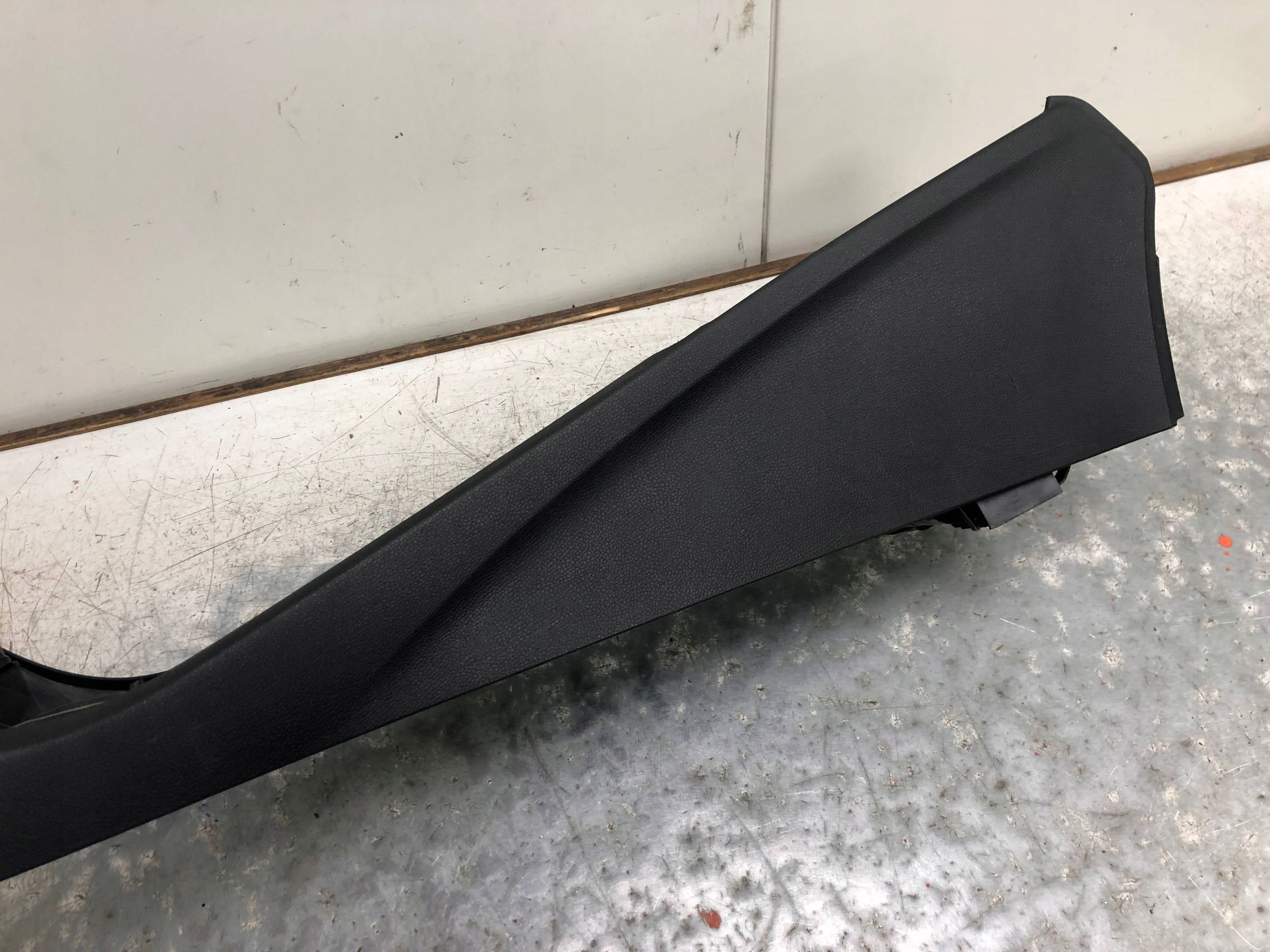 TUNEL mitte MERCEDES W205 A2056800050