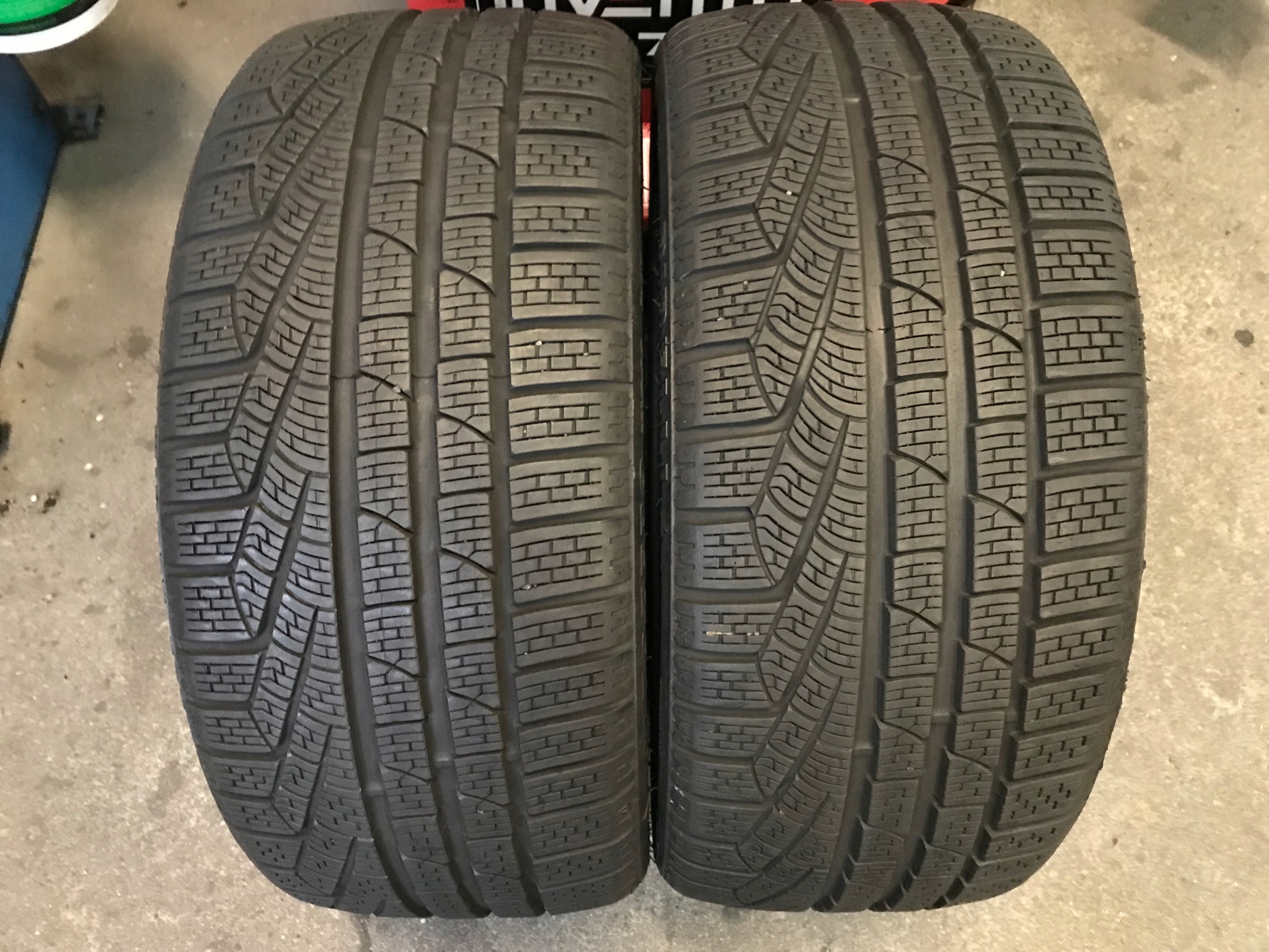 2 tyres winter 235/35R19 Pirelli Sottozero Serie II 7mm