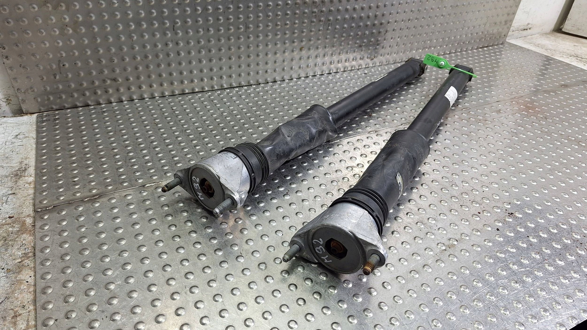 shock absorber left right rear part KPL A1183201301 MERCEDES CLA W118