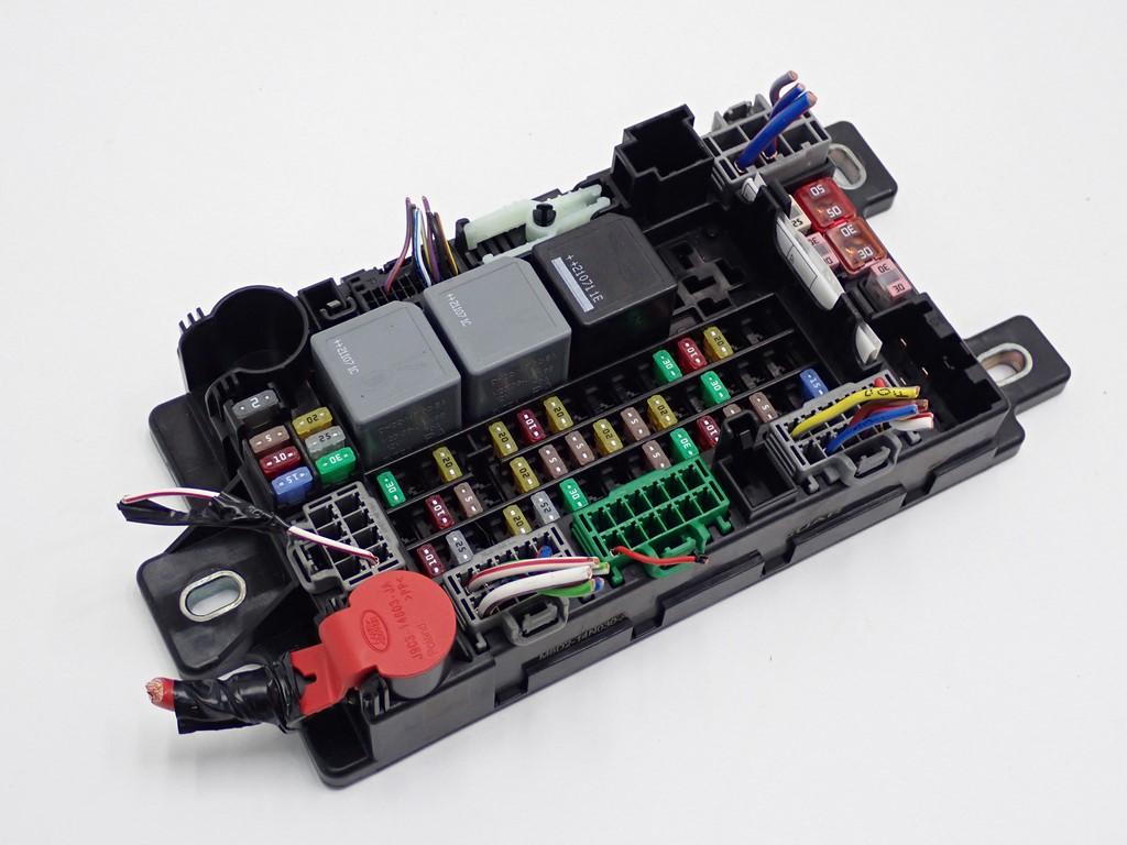 SKRZYNKA BEZPIECZNIKÓW MODUŁ BSI JAGUAR E-PACE 21R Producent części Jaguar OE