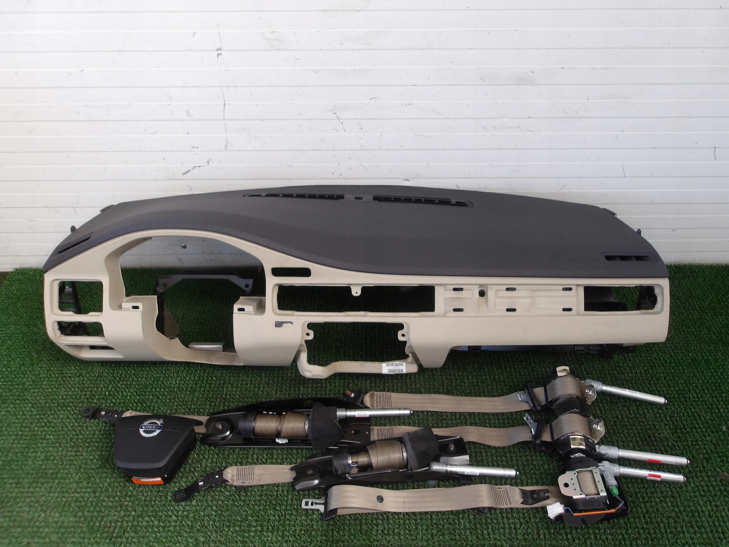 VOLVO V70 III 07-12 dashboard console airbag adjusters