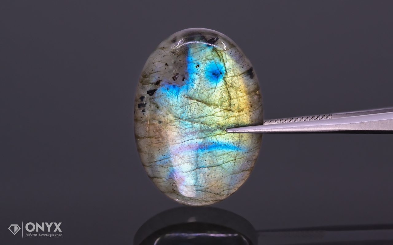 Labradorit kabošon ovál 31x22,5 mm