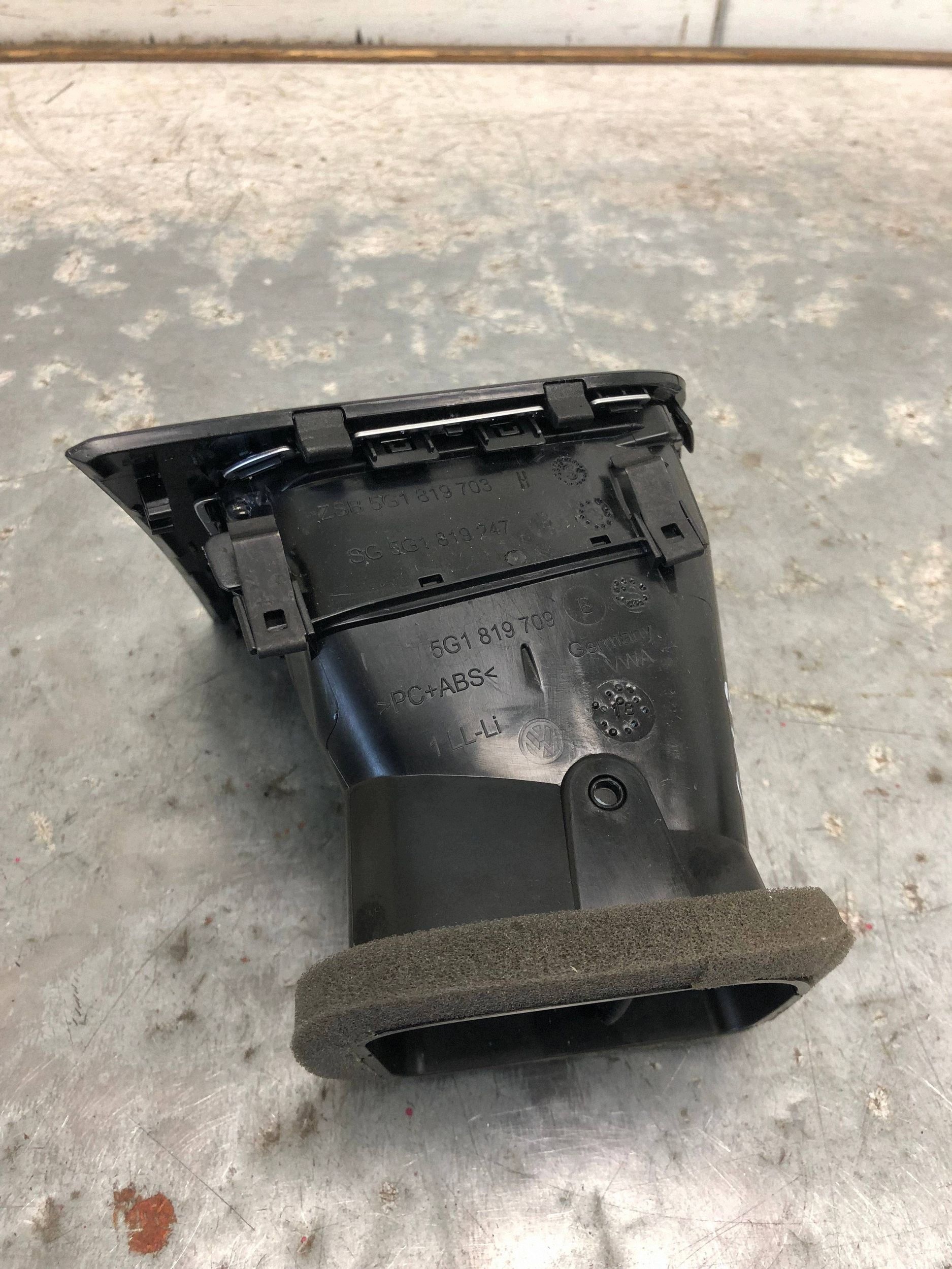 grid air conditioning devices left front VW GOLF VII LIFT 5G1819709B