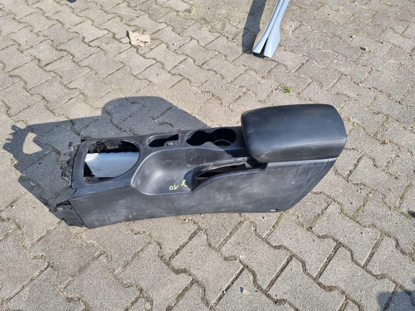 TUNEL ŚRODKOWY PODŁOKIETNIK QASHQAI J10 LIFT Producent części Nissan OE