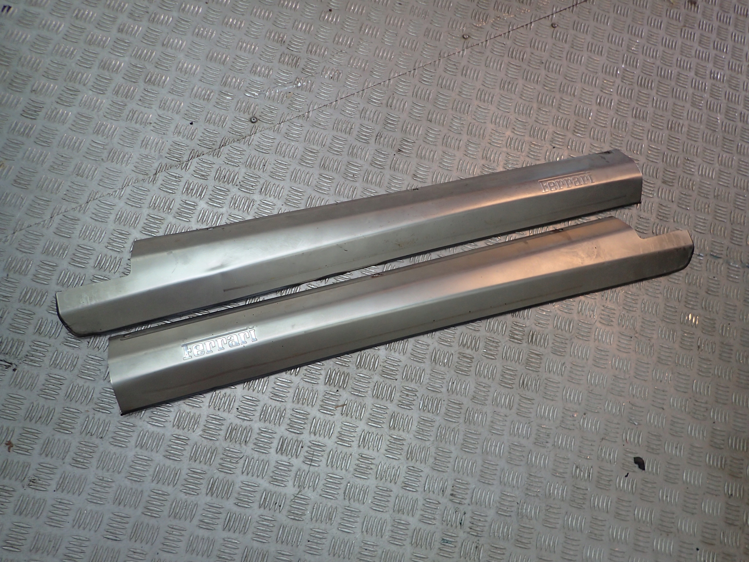 FERRARI 612 F137 LISTWA PROGOWA OZDOBNA NAKŁADKA L