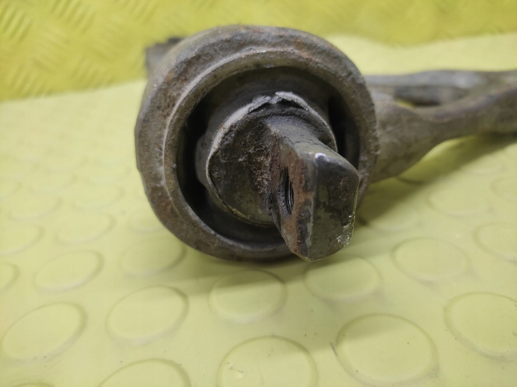 VOLVO XC90 2.9 arm right front