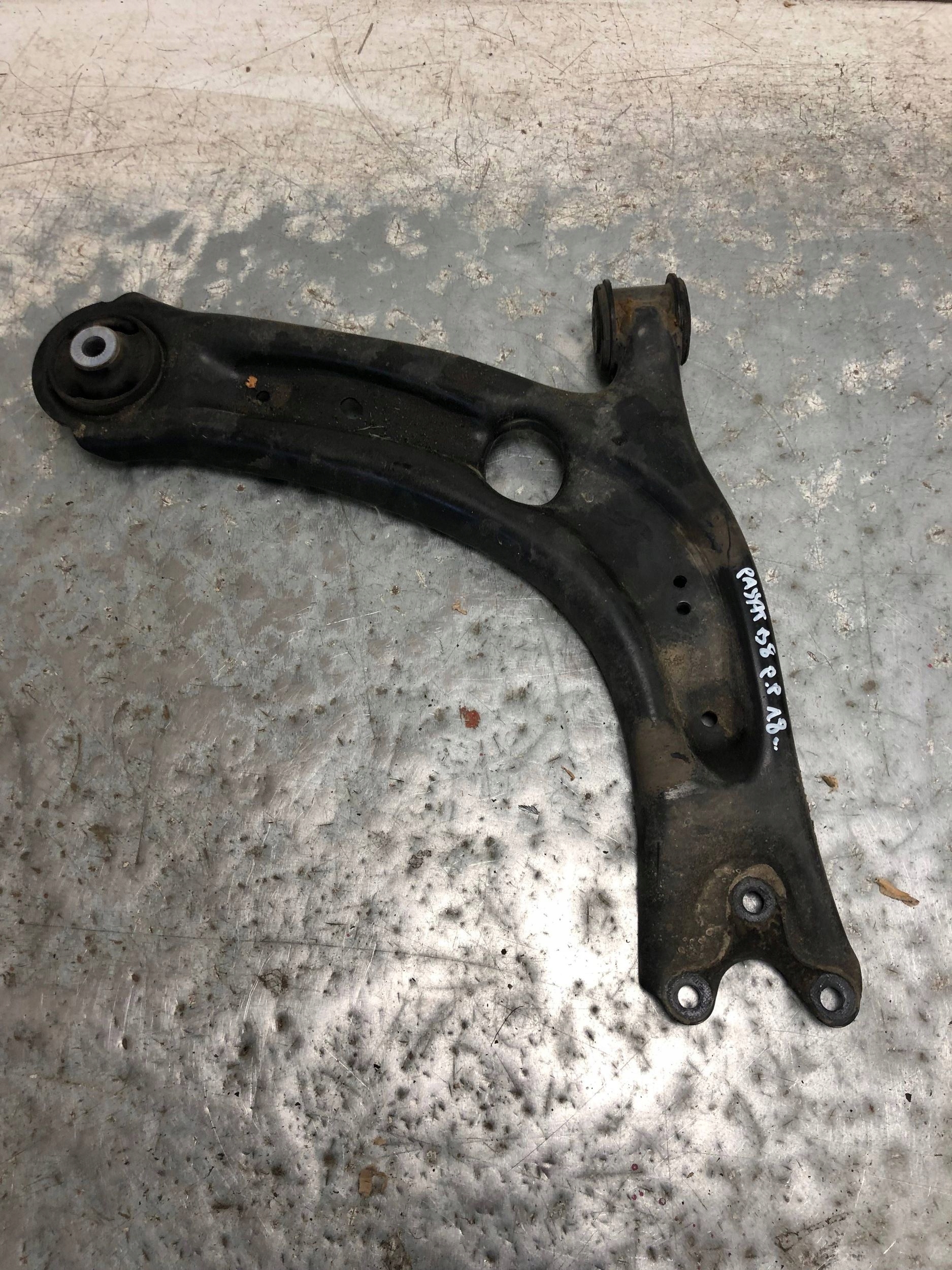 arm right front VW PASSAT B8 KOMBI 3Q0407154B
