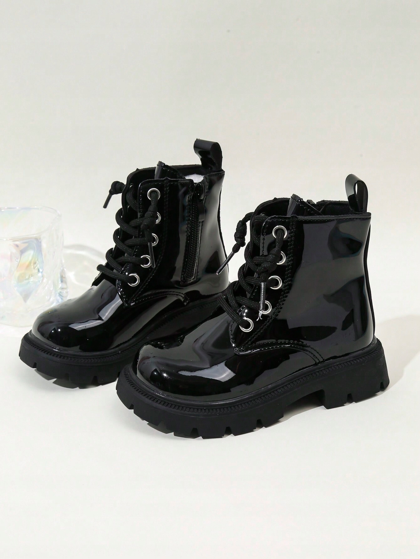 SHEIN czarne wysokie lakierowane botki workery 25 Marka Shein